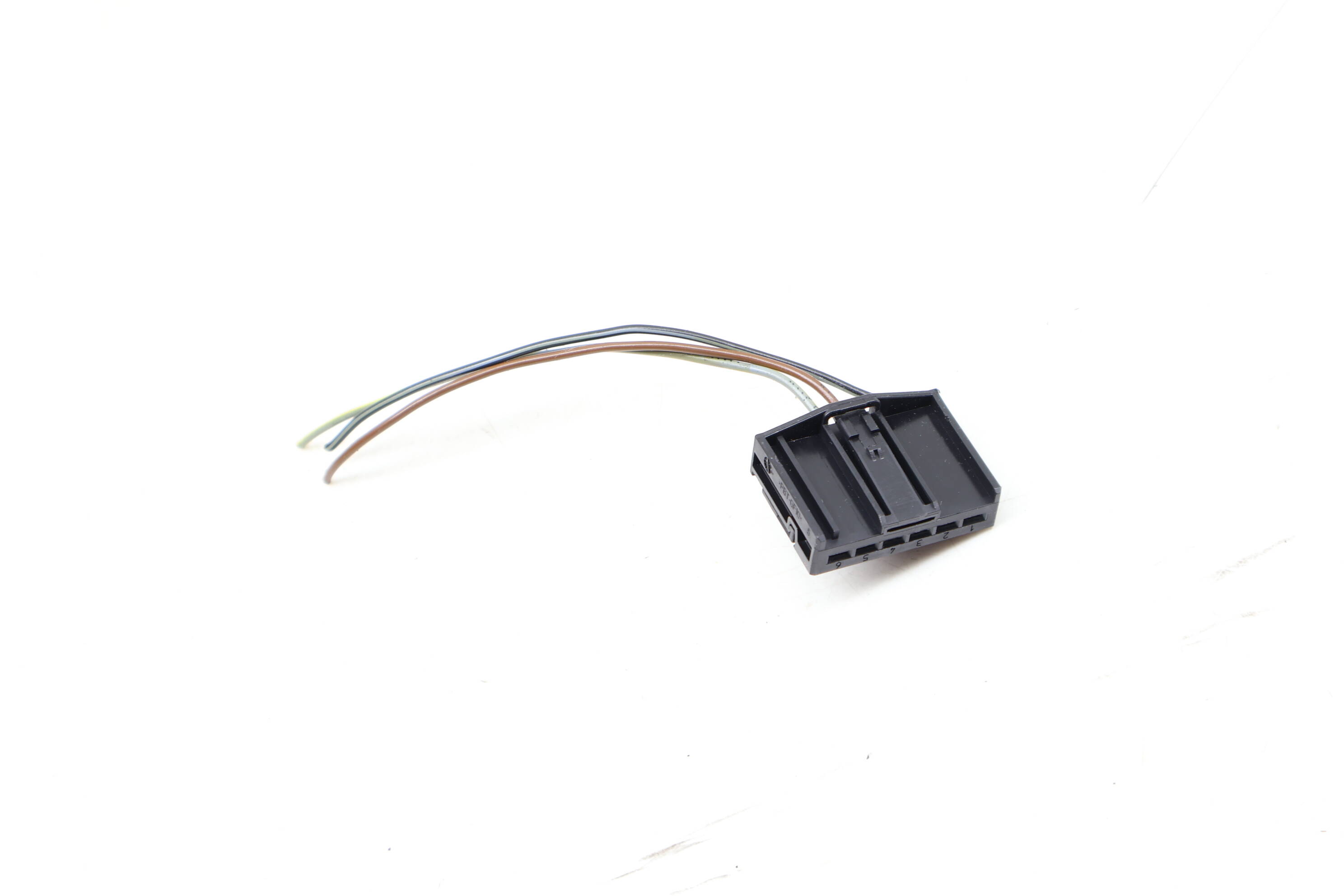 Outer Tail Light / Lamp Wiring Harness Connector / Pigtail