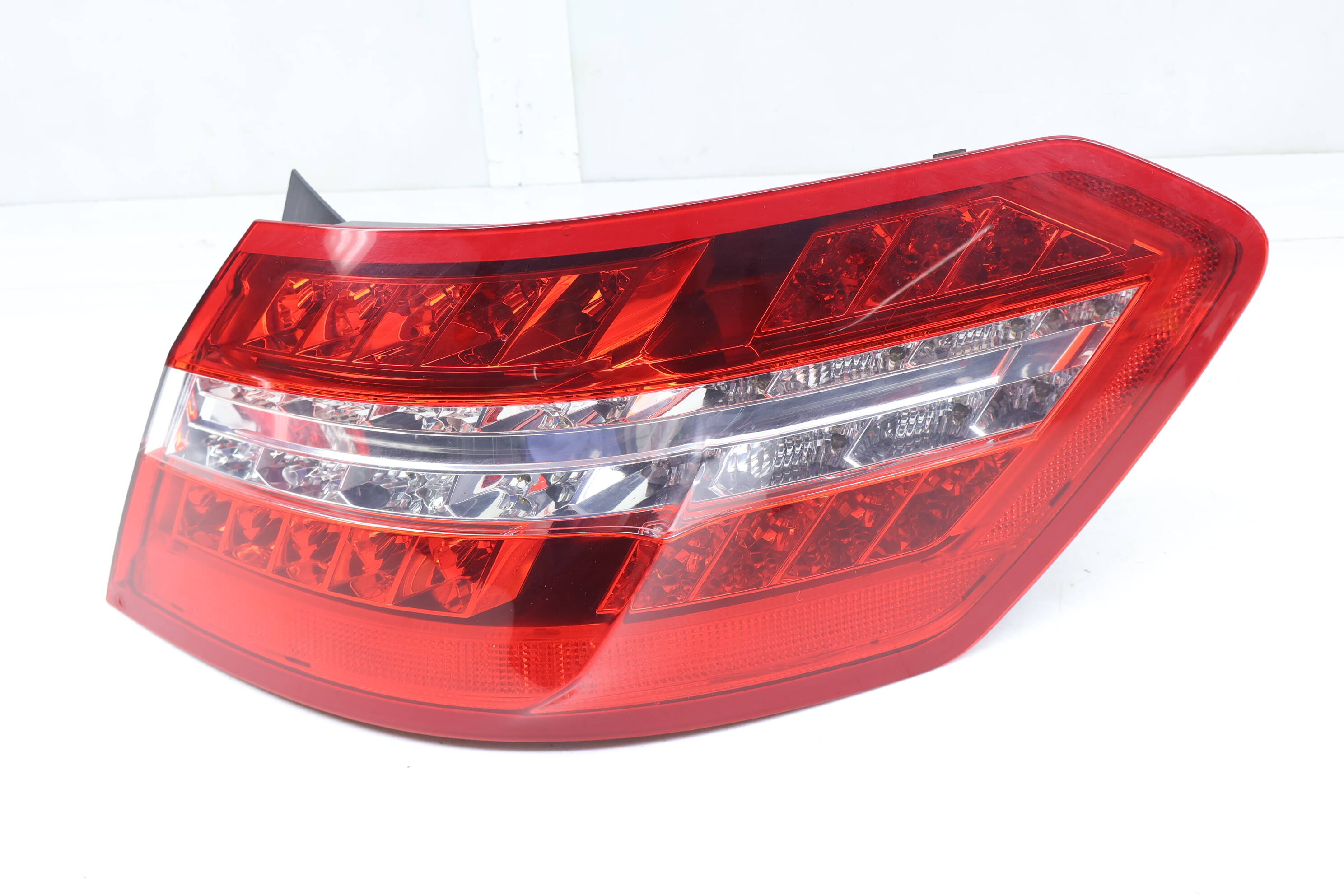 Outer Tail Light / Lamp 2129060858
