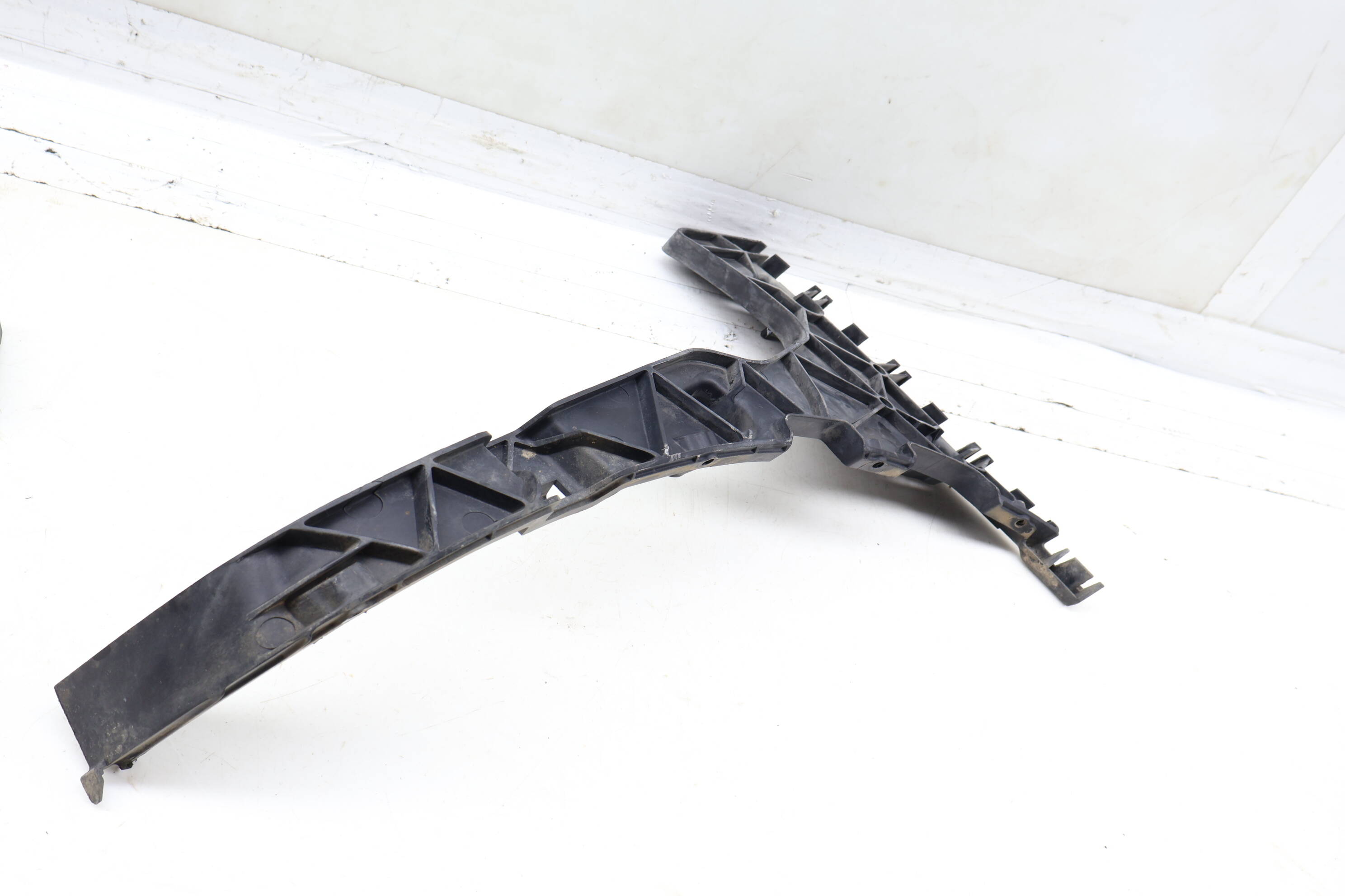 Bumper Guide / Bracket 8R0807454B