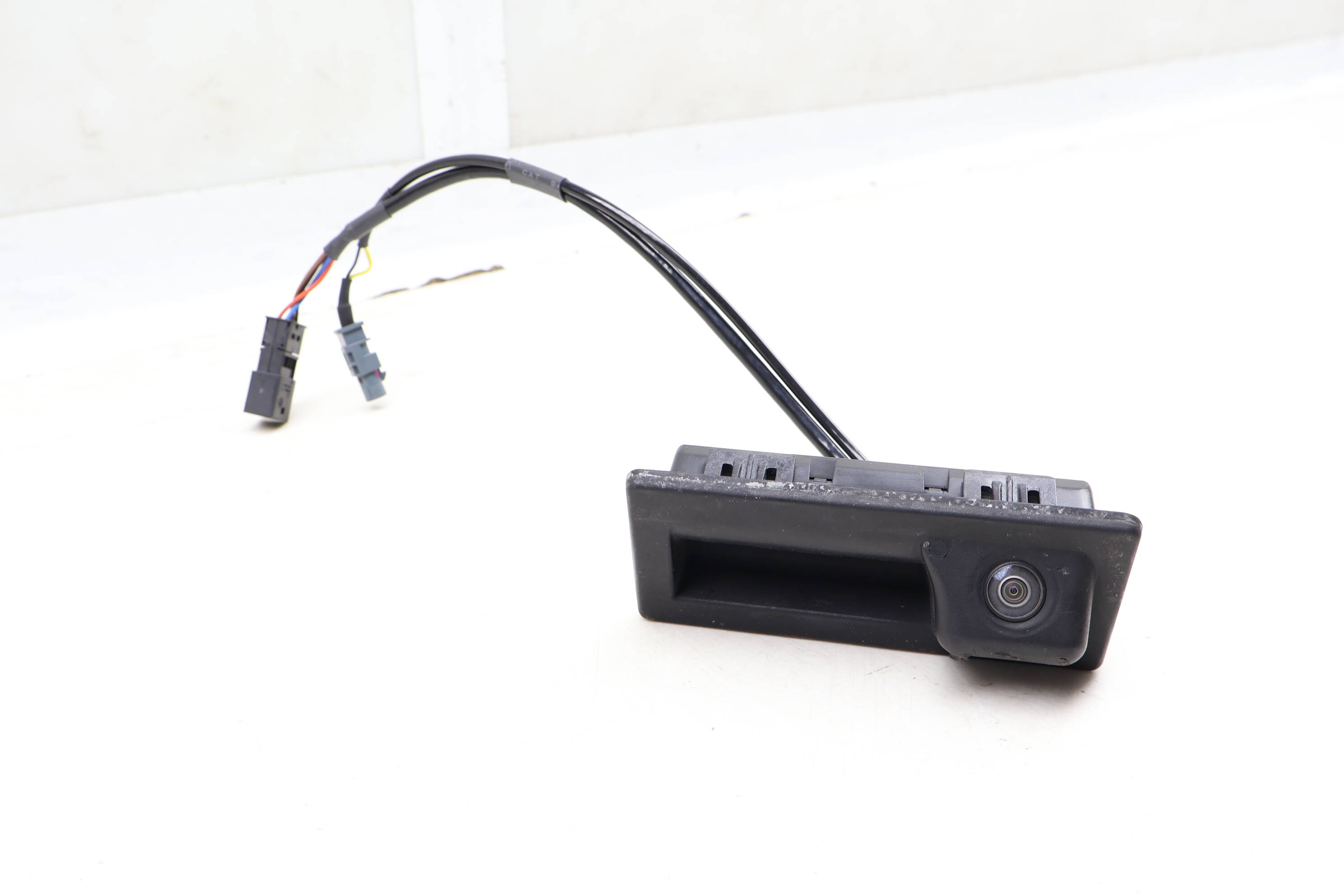 Trunk Hatch Release Handle / Switch W/ Camera 3V0827566L