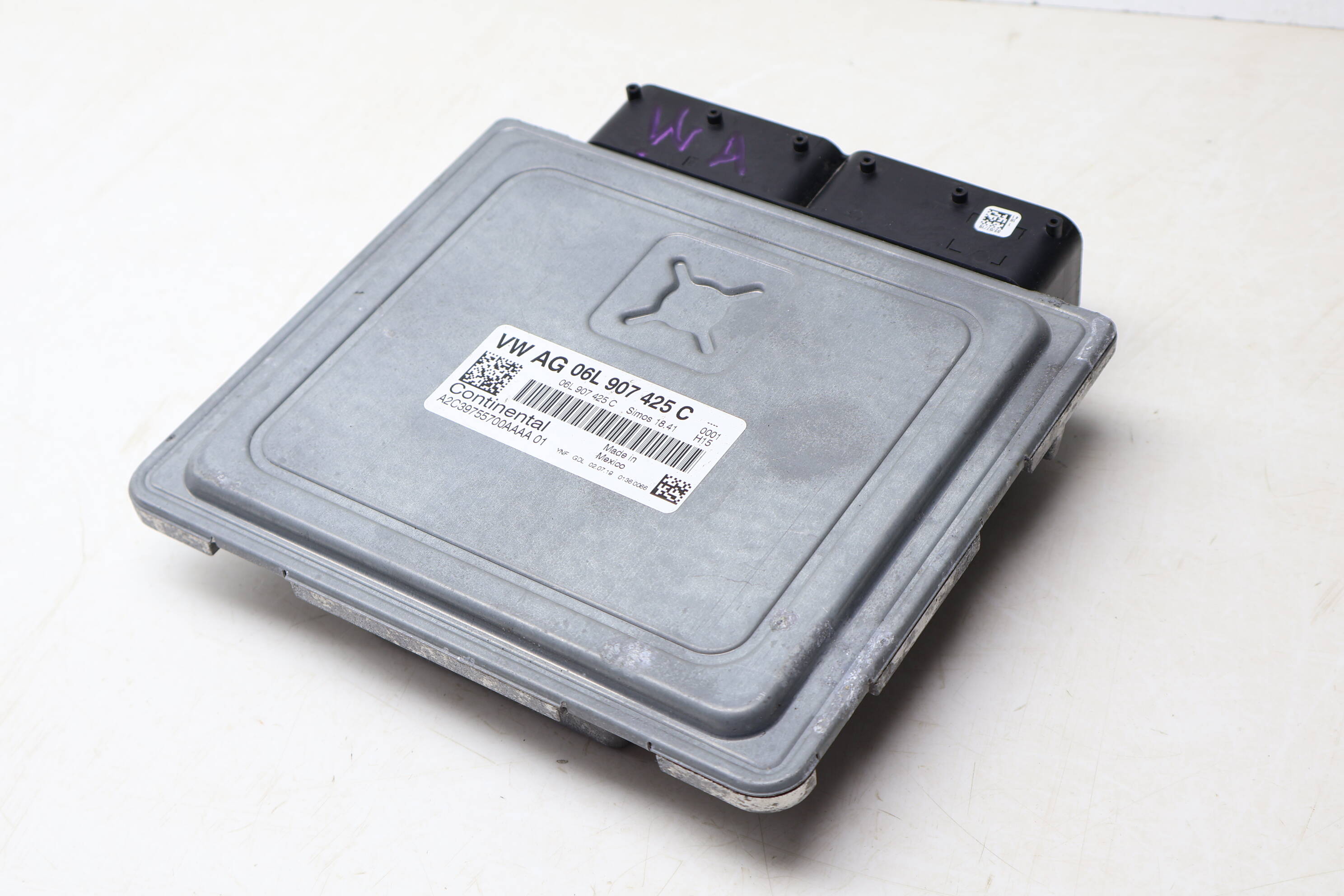 Ecu / Ecm / Engine Control Module 06L907425C