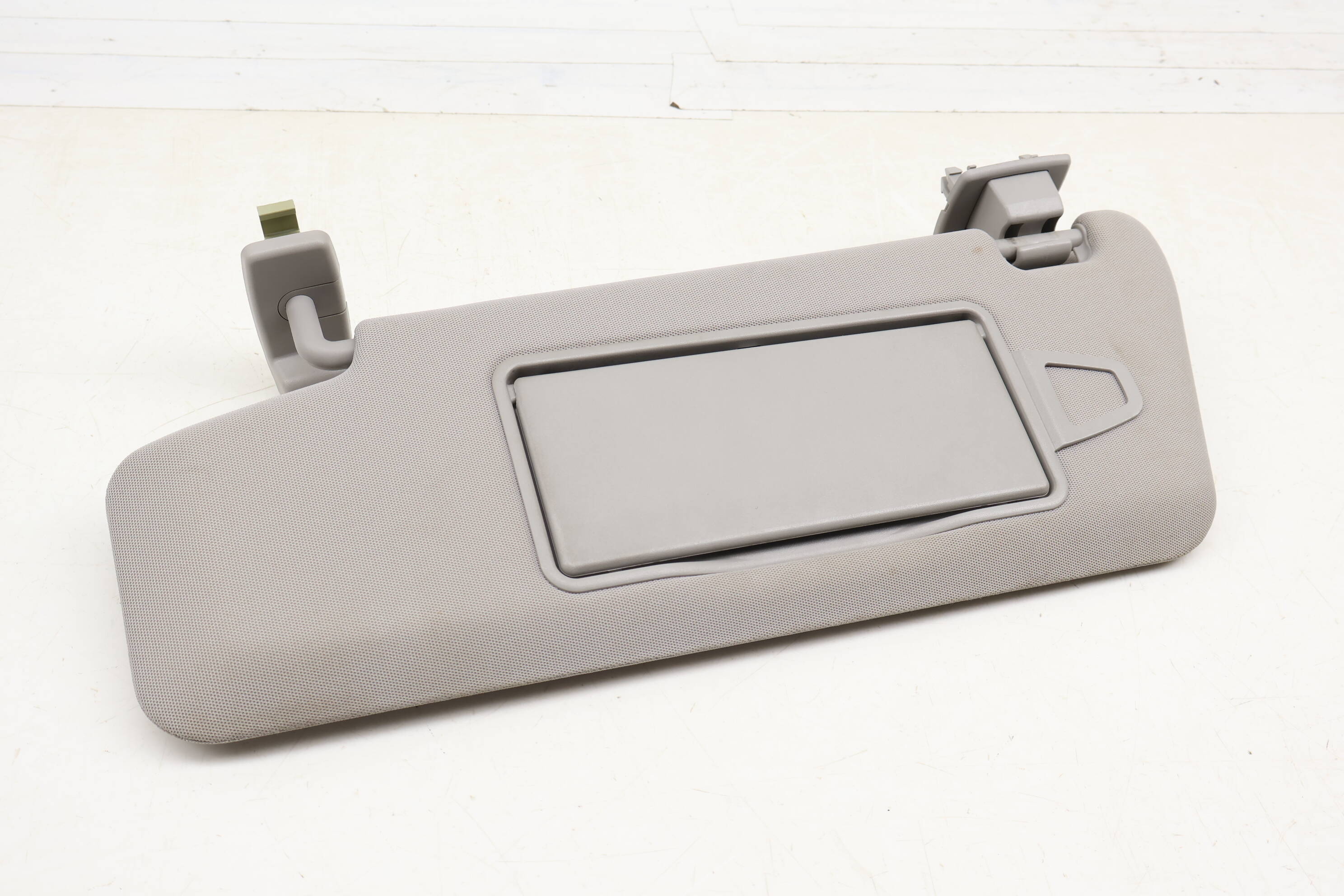 Dual Sun Visor / Mirror 2128100510