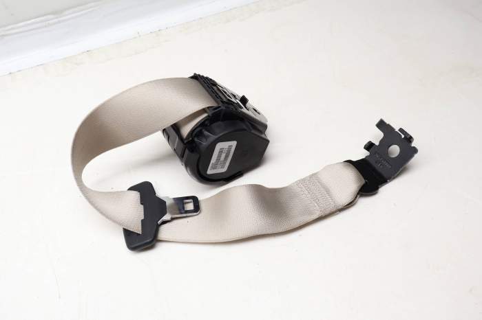 Center Seat Belt Retractor 72117346564 main product photo