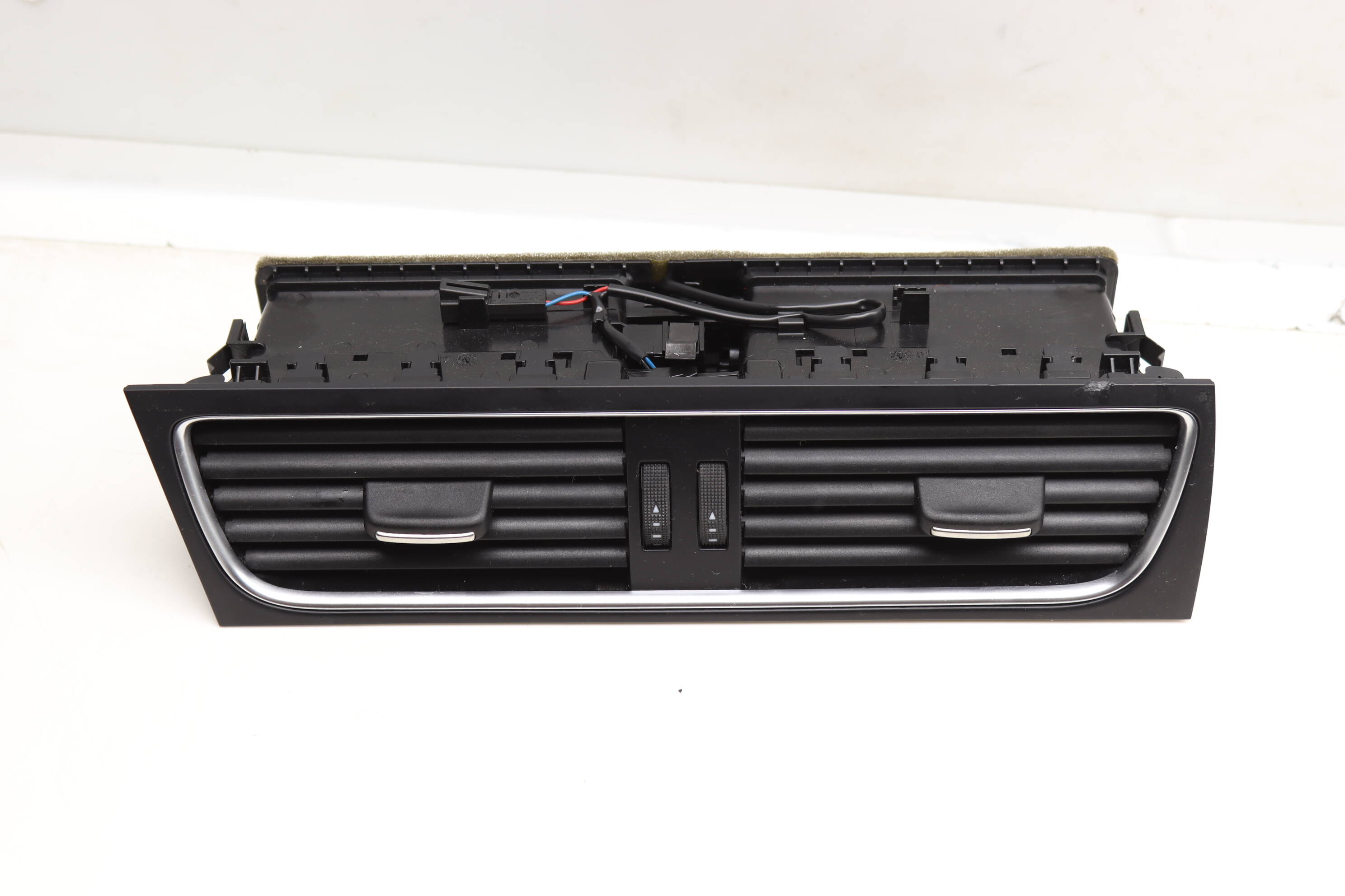 Center Dash Air Vent 8T1820951C