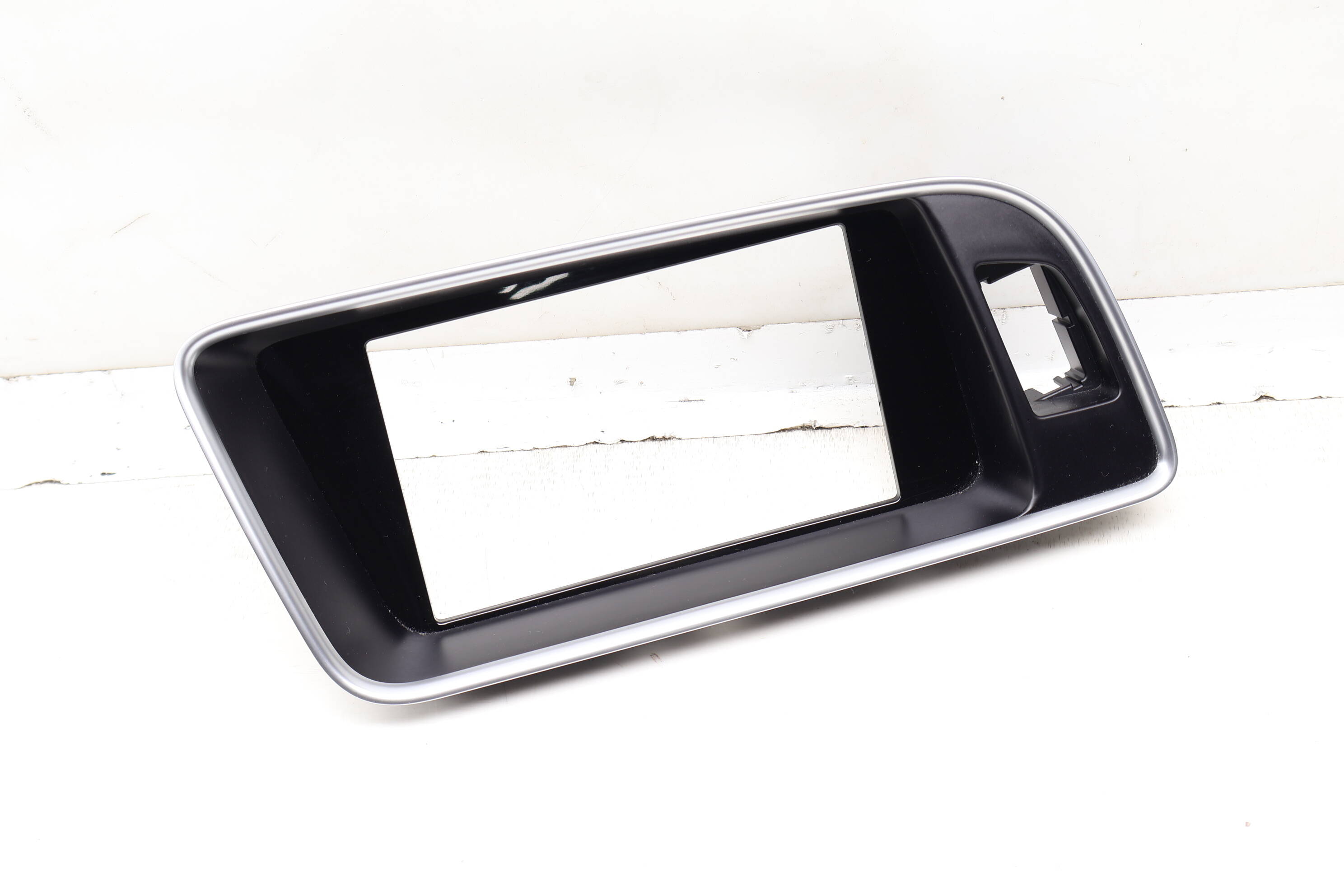 Center Dash Display Trim / Bezel 8R1857186S