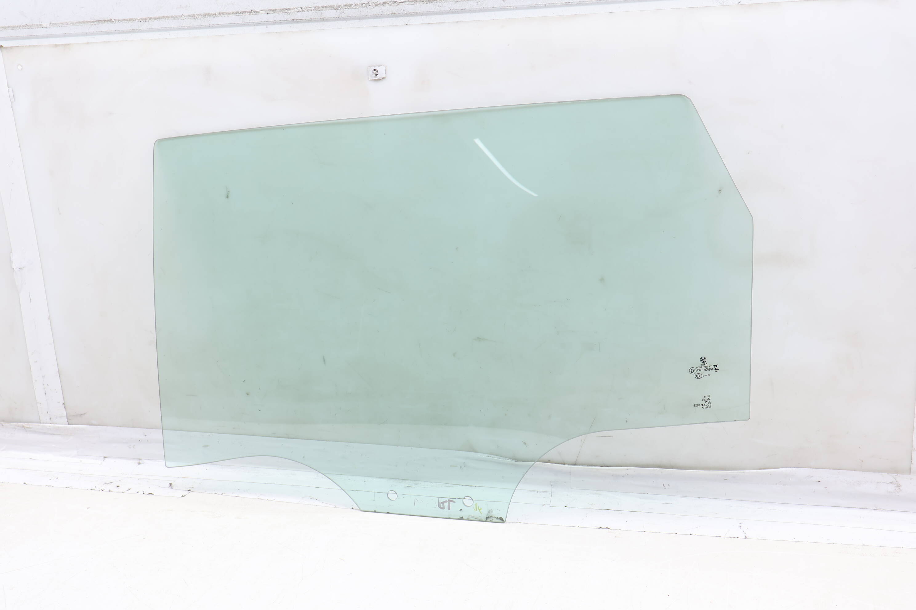 Door&#x20;Window&#x20;Glass&#x20;2GJ845025B