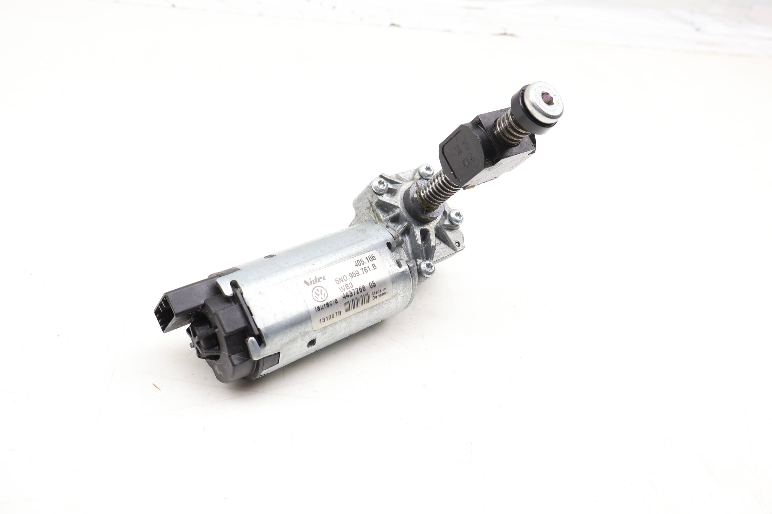 Front Tilt / Rake Seat Motor 5N0959761B