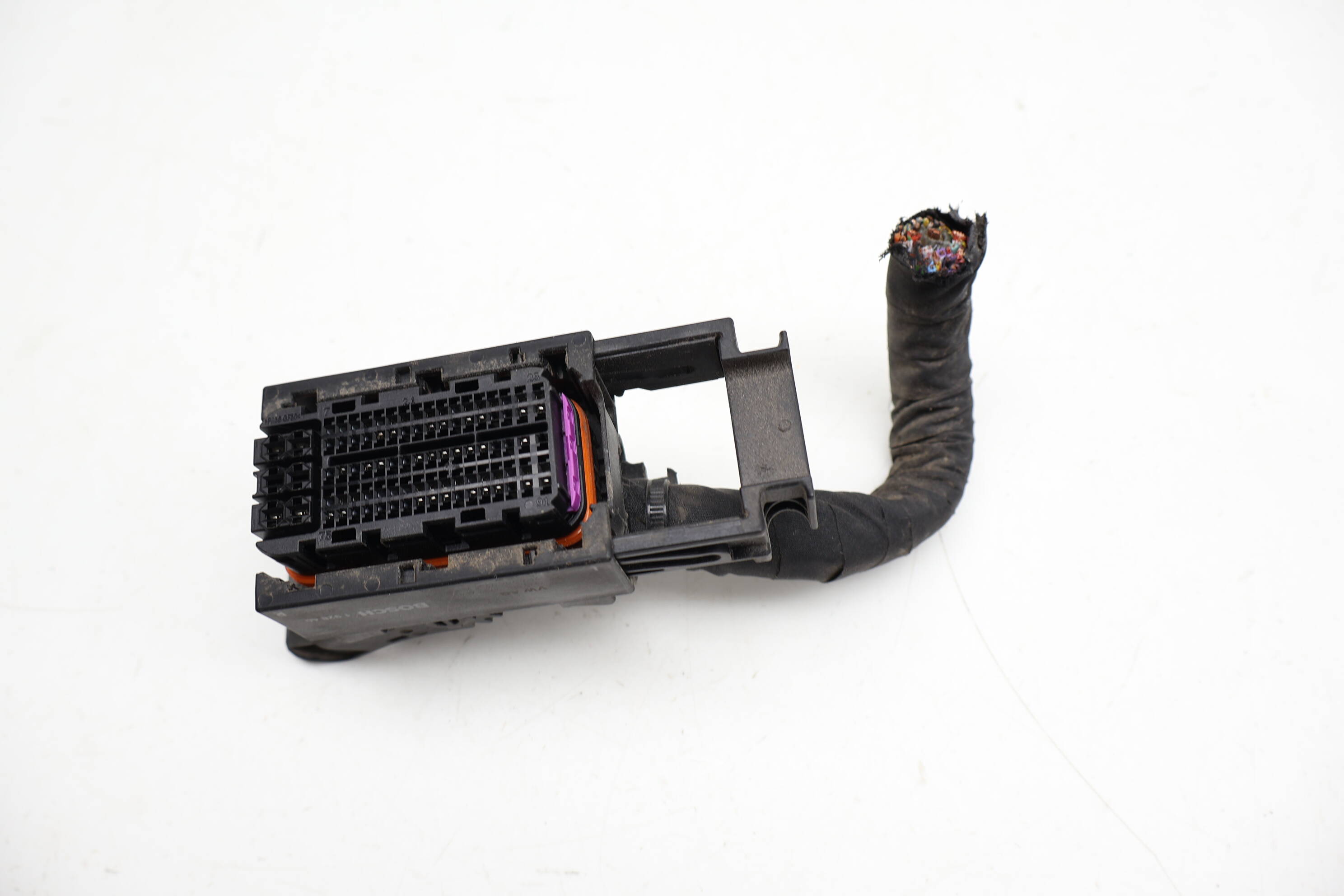 Ecu / Engine Module Wiring Connector / Pigtail (91-Pin) 4H0906971A