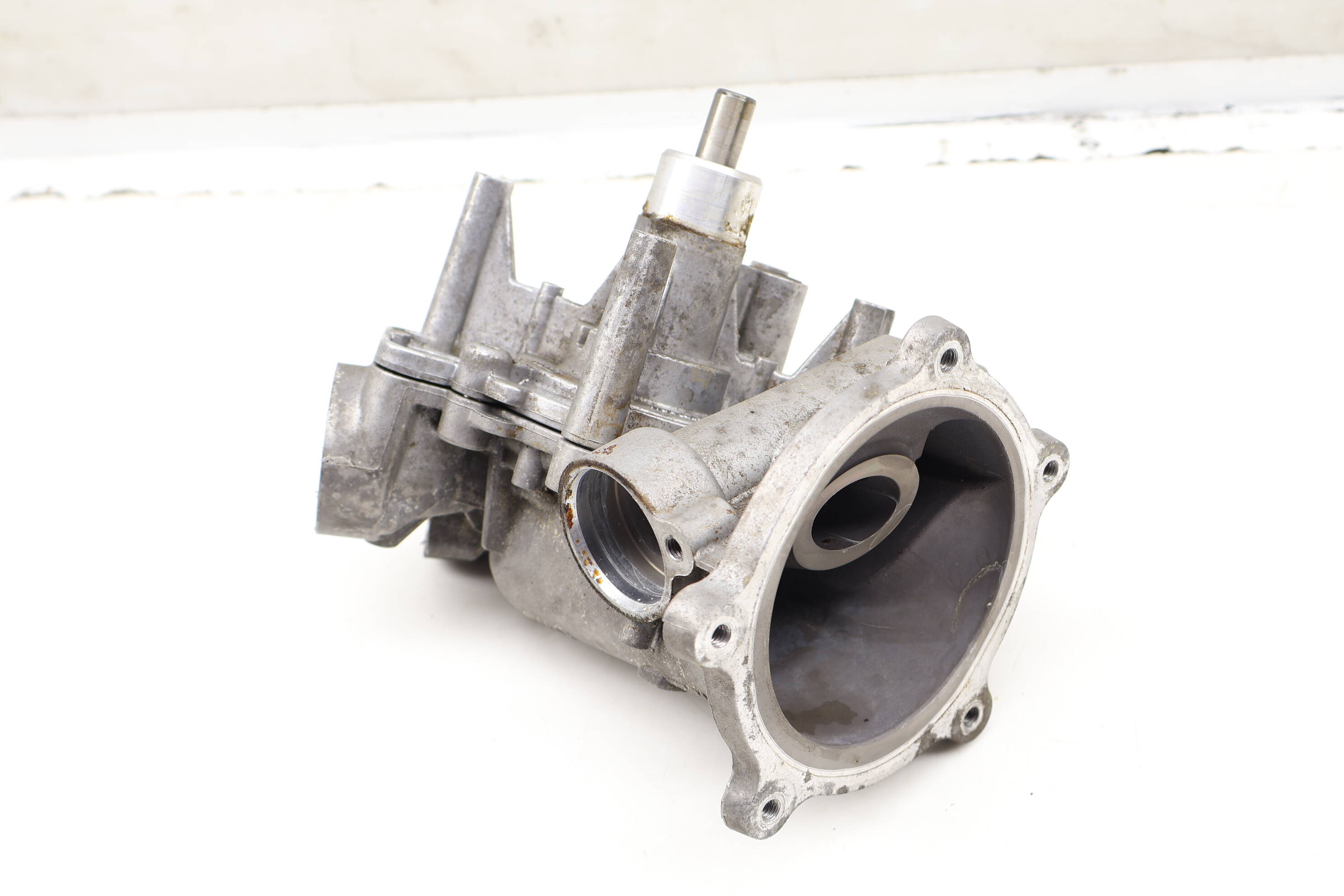 Coolant Water Pump / Housing 079121014M