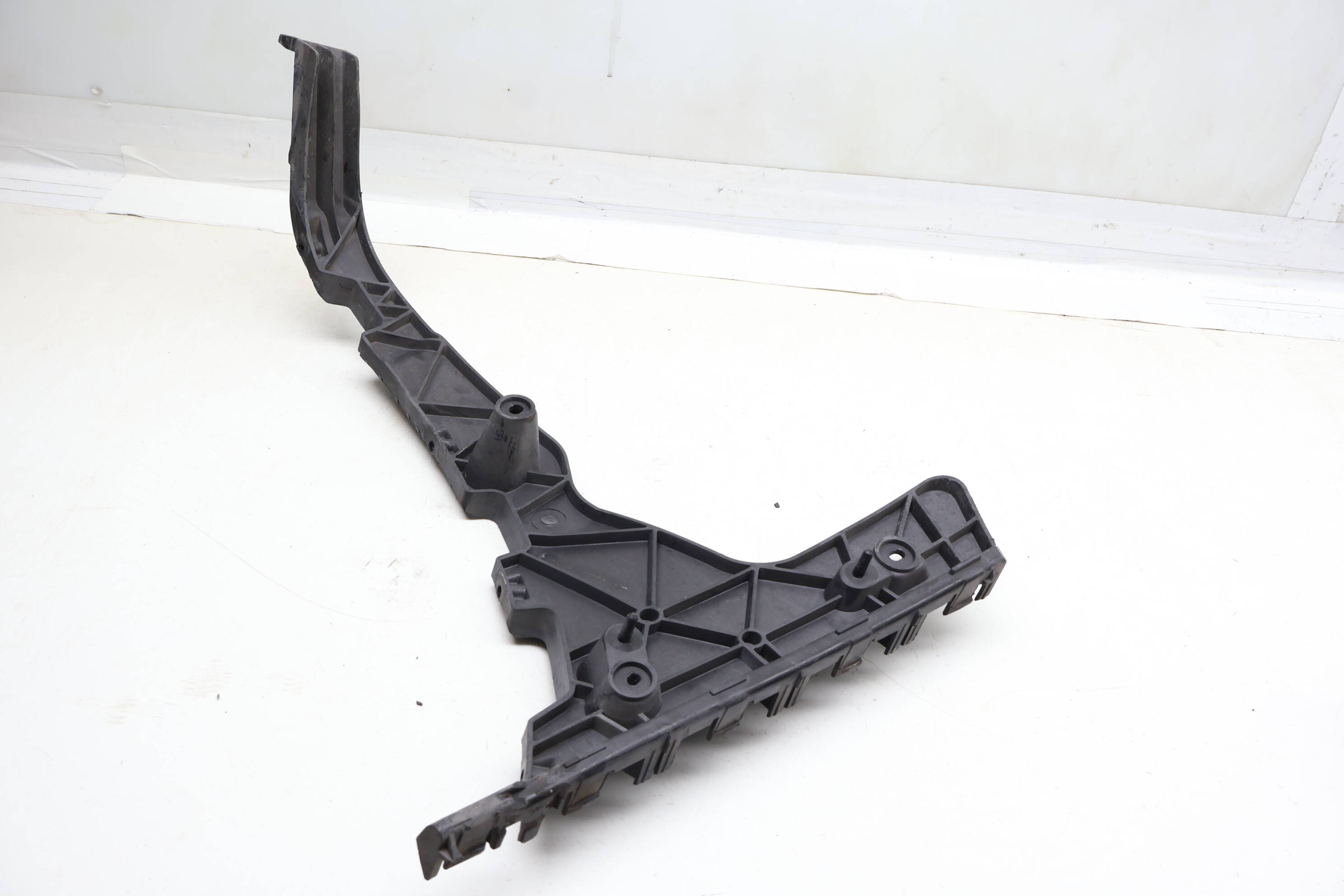 Bumper Guide / Bracket 8R0807453C