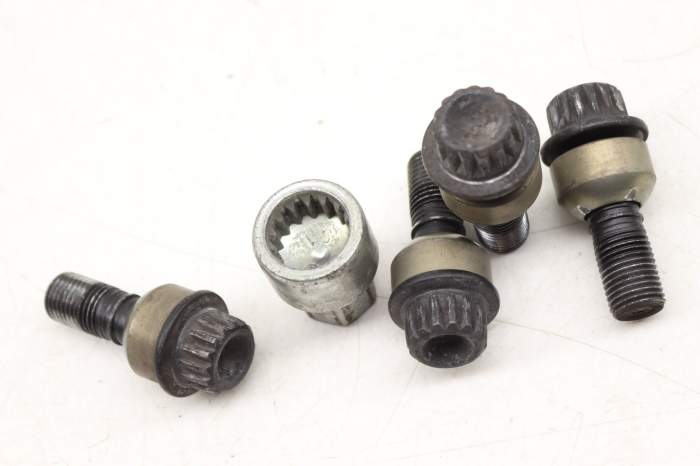 Porsche Locking Lug Nut / Bolt Set W/ Key (911, Macan) WHT006979A
