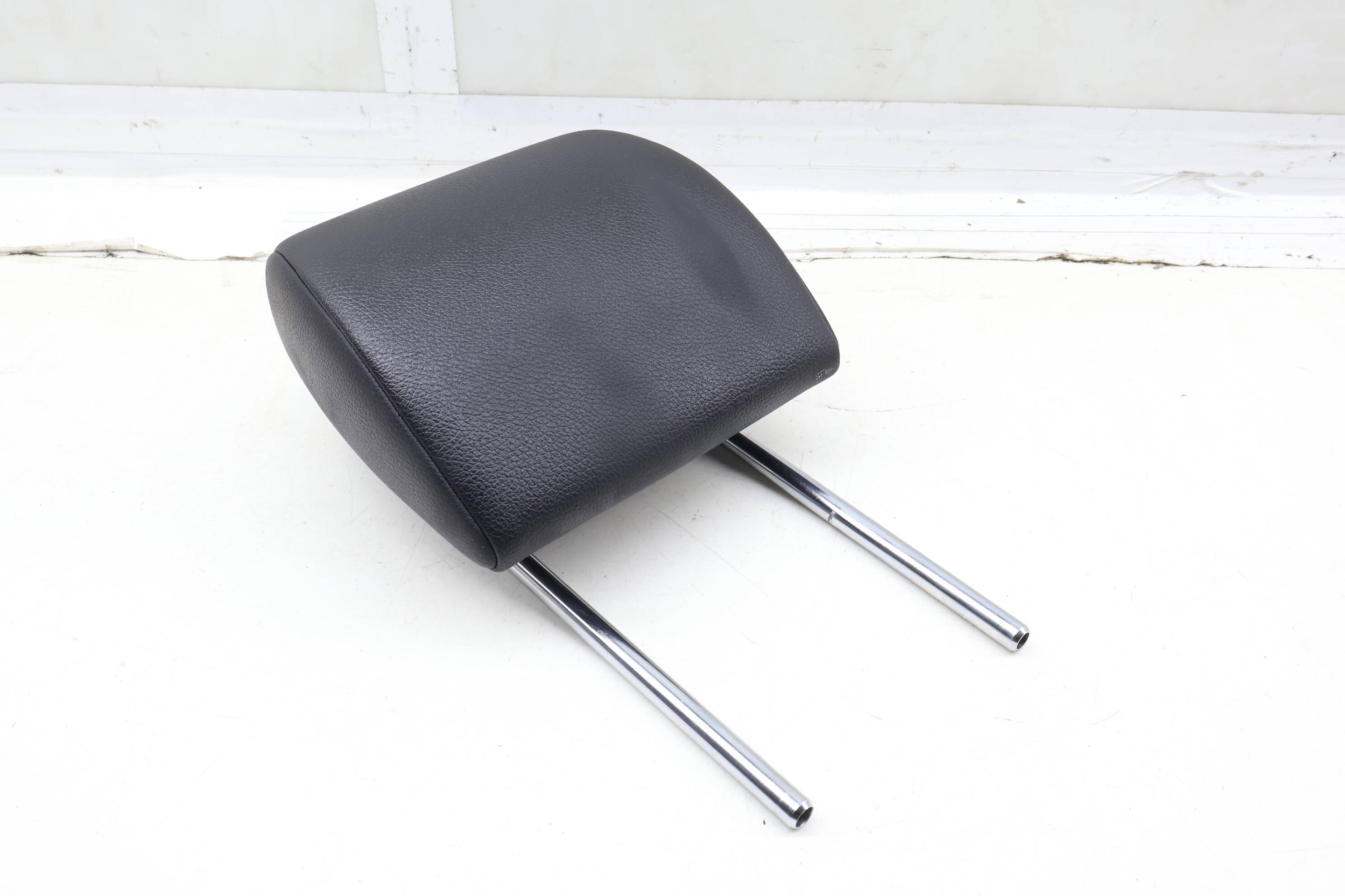 3Rd Row Headrest / Head Rest 52307354029