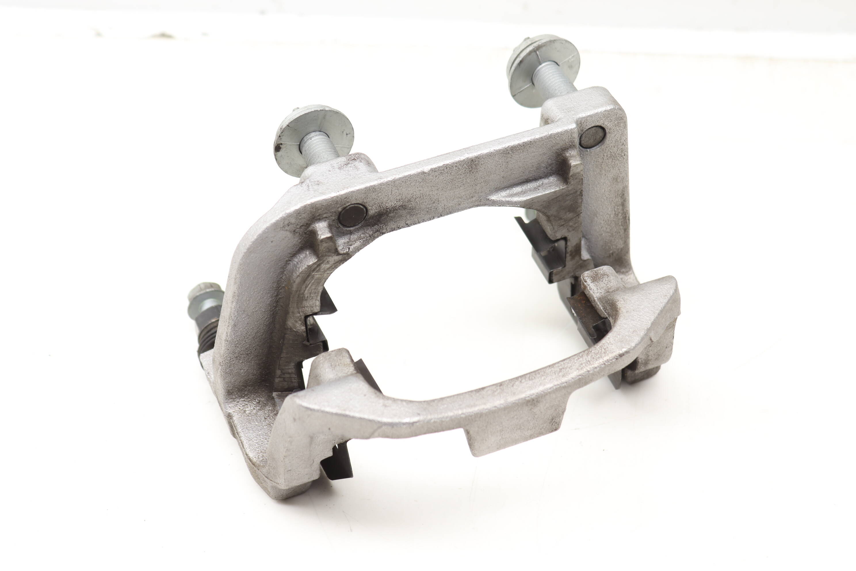 Mページ BMW Rear Left Brake Caliper Carrier / Mount Bracket 34206894085