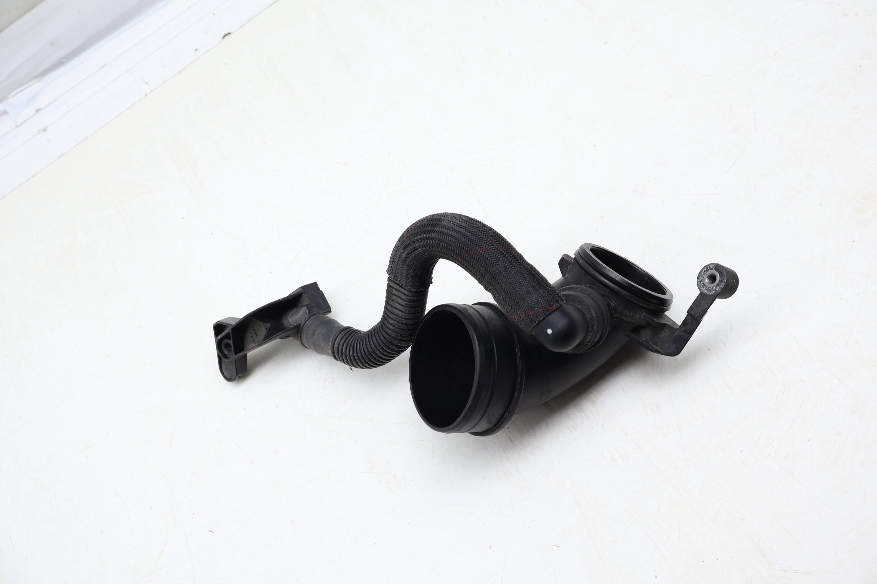 Pcv Engine Breather Hose / Line 06K103213B