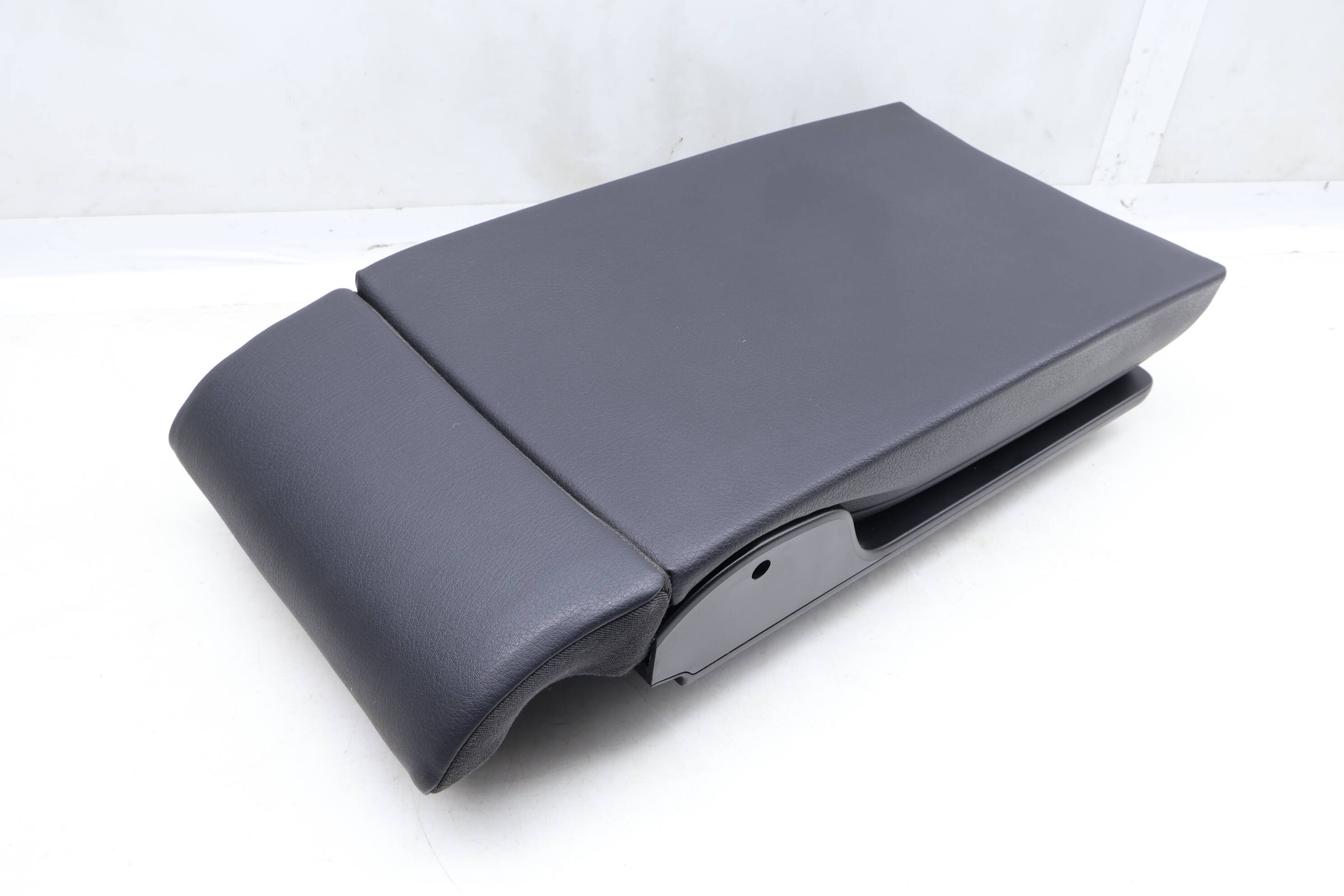 Center Seat Armrest / Cup Holder 8V0885081AK