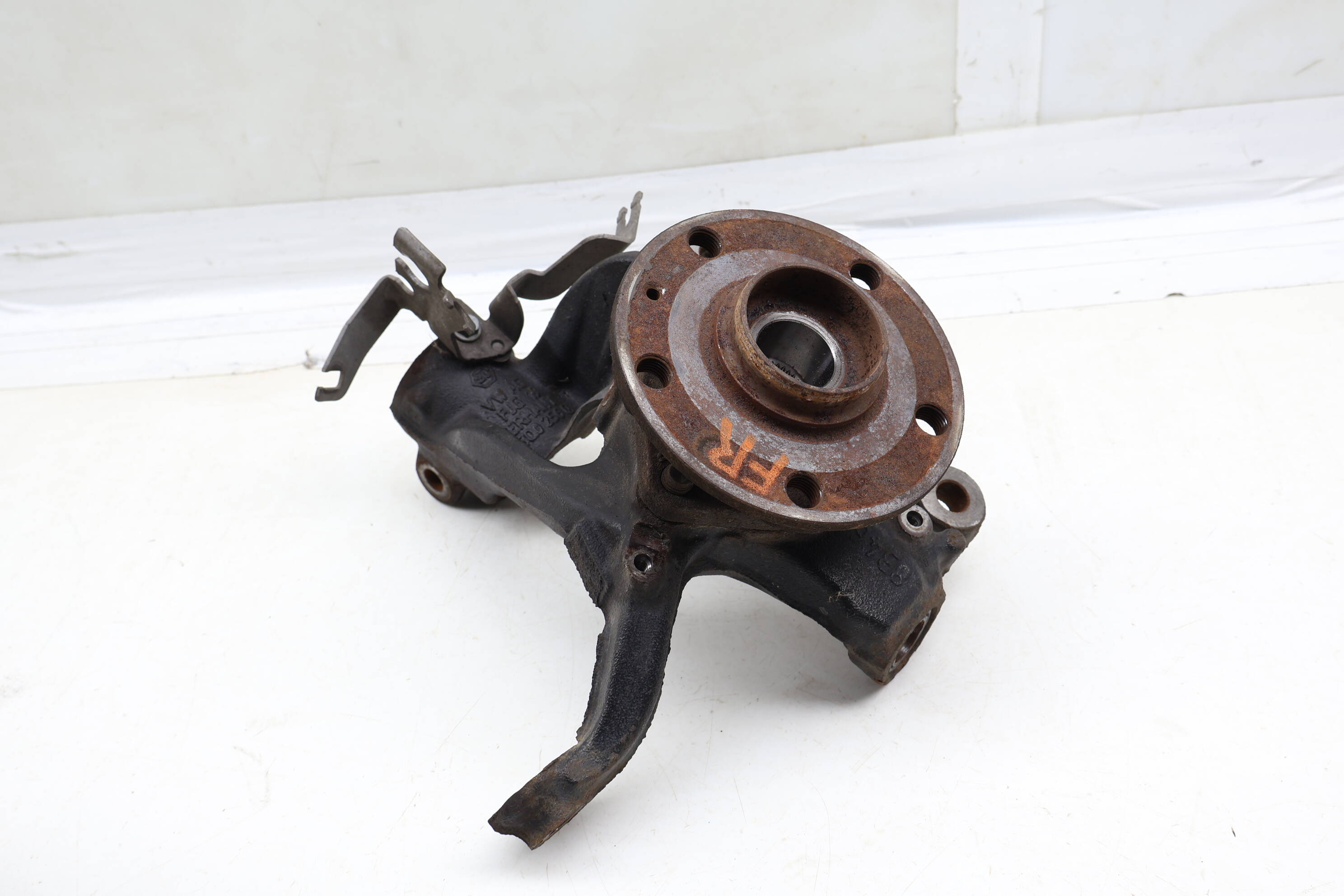 Spindle Knuckle W/ Wheel Bearing 5Q0407256Q