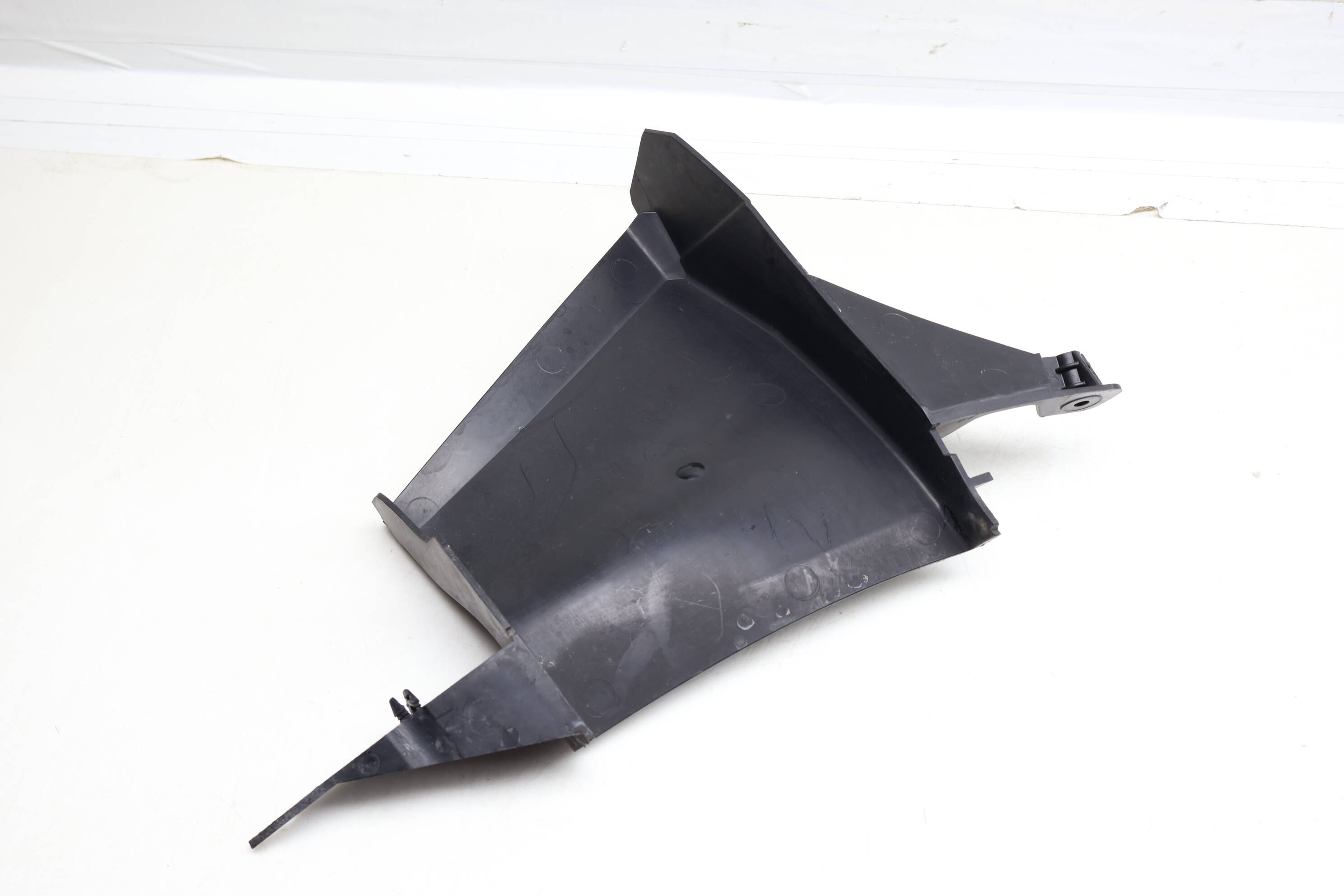 Bumper Air Duct 8W6121763