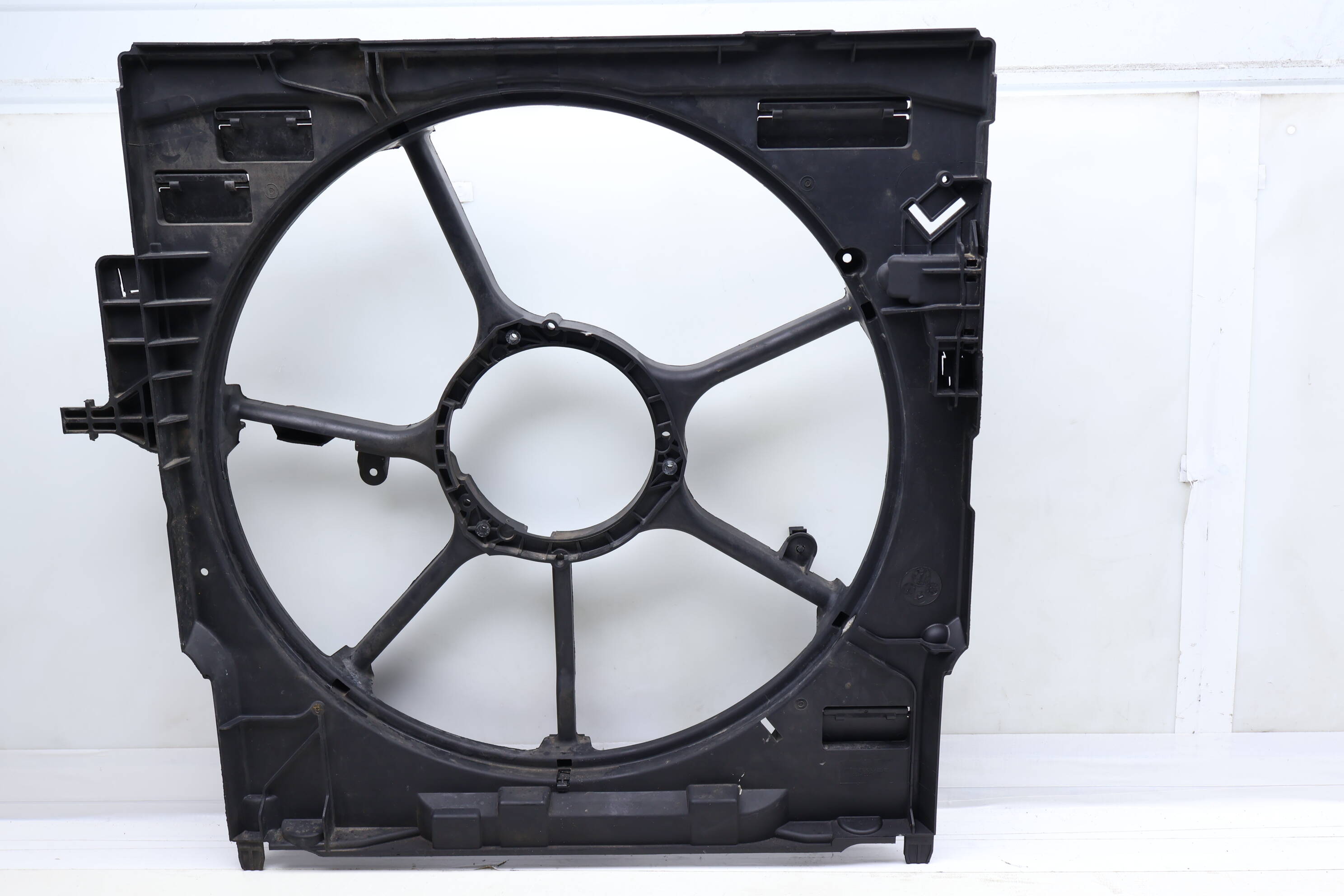 Electric Cooling Fan Housing / Shroud 17428618245