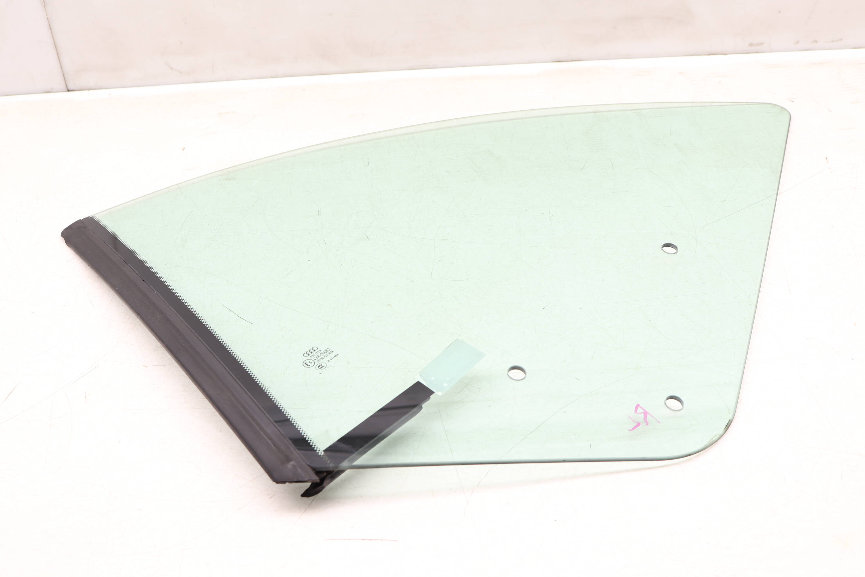 Convertible Quarter Window Glass 8H0845299