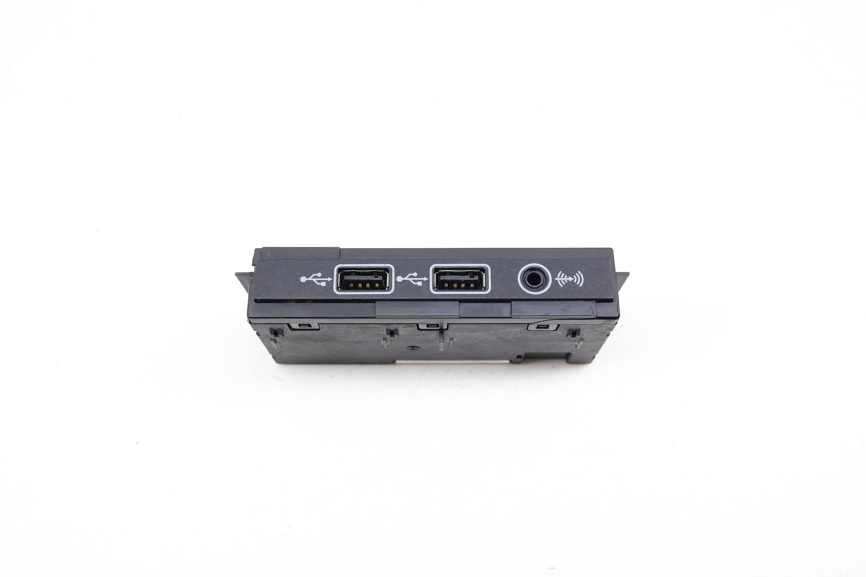 Center Console Usb / Aux-In Socket 5QF035726