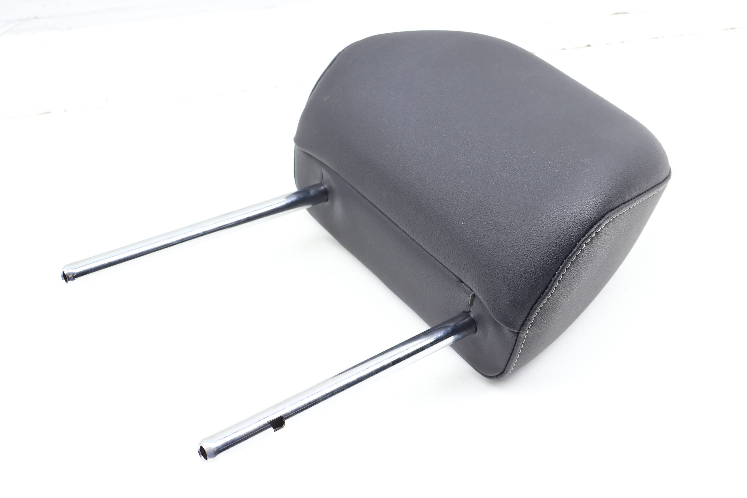 2Nd Row Headrest / Head Rest 3CN885901E