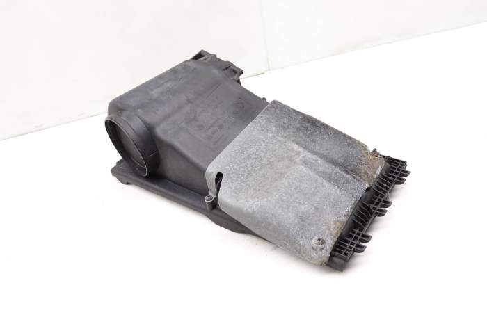 Engine Air Filter Box / Housing (Upper) 7L5128607D 95511002110 main product photo