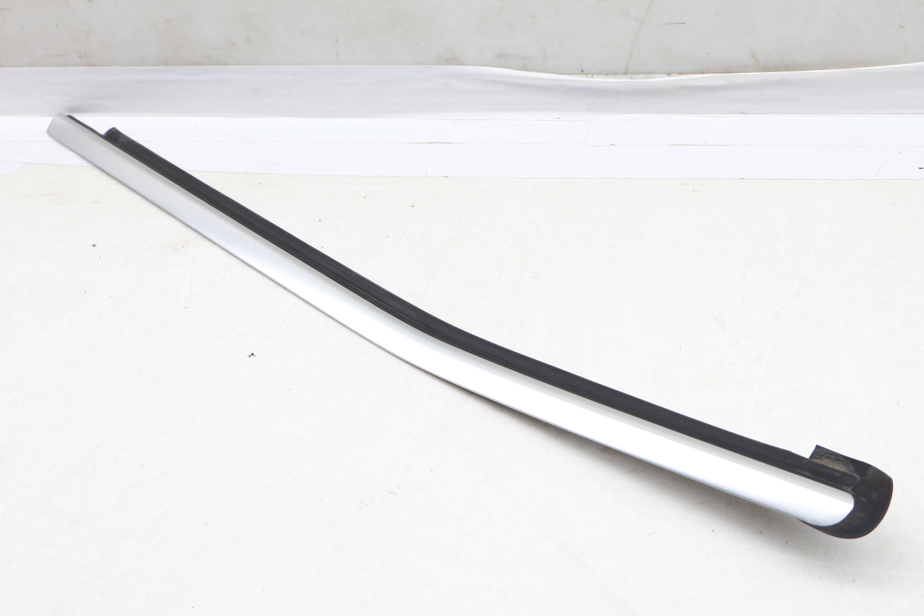 Exterior&#x20;Quarter&#x20;Window&#x20;Slot&#x20;Seal&#x20;&#x2F;&#x20;Trim&#x20;1666902180