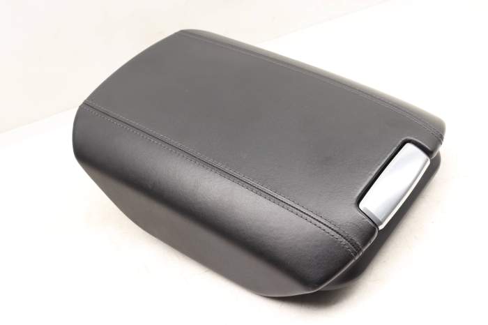 Center Armrest / Arm Rest 7P5864207D 95855320701 main product photo