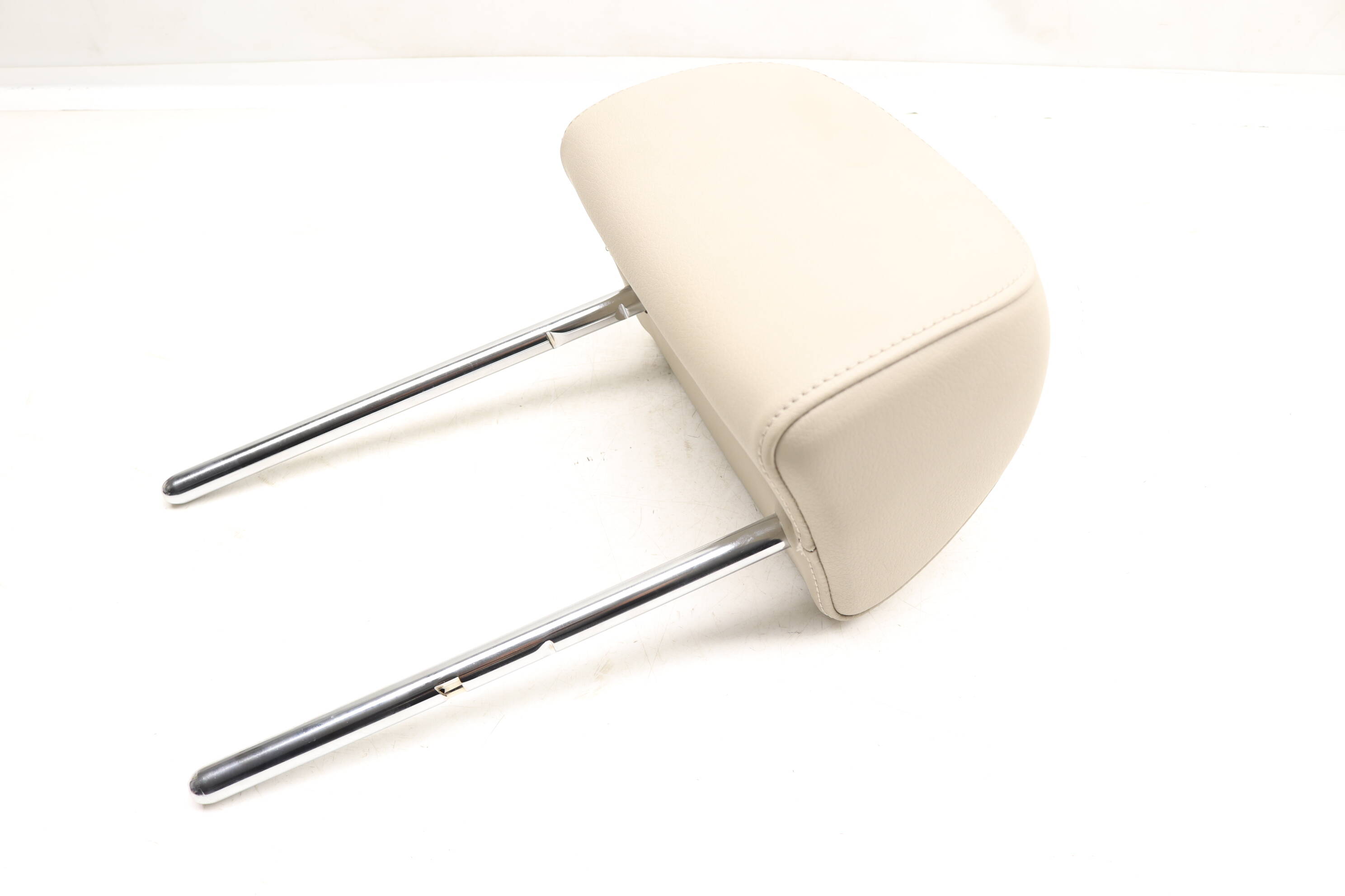 Headrest / Head Rest 8R0885973M