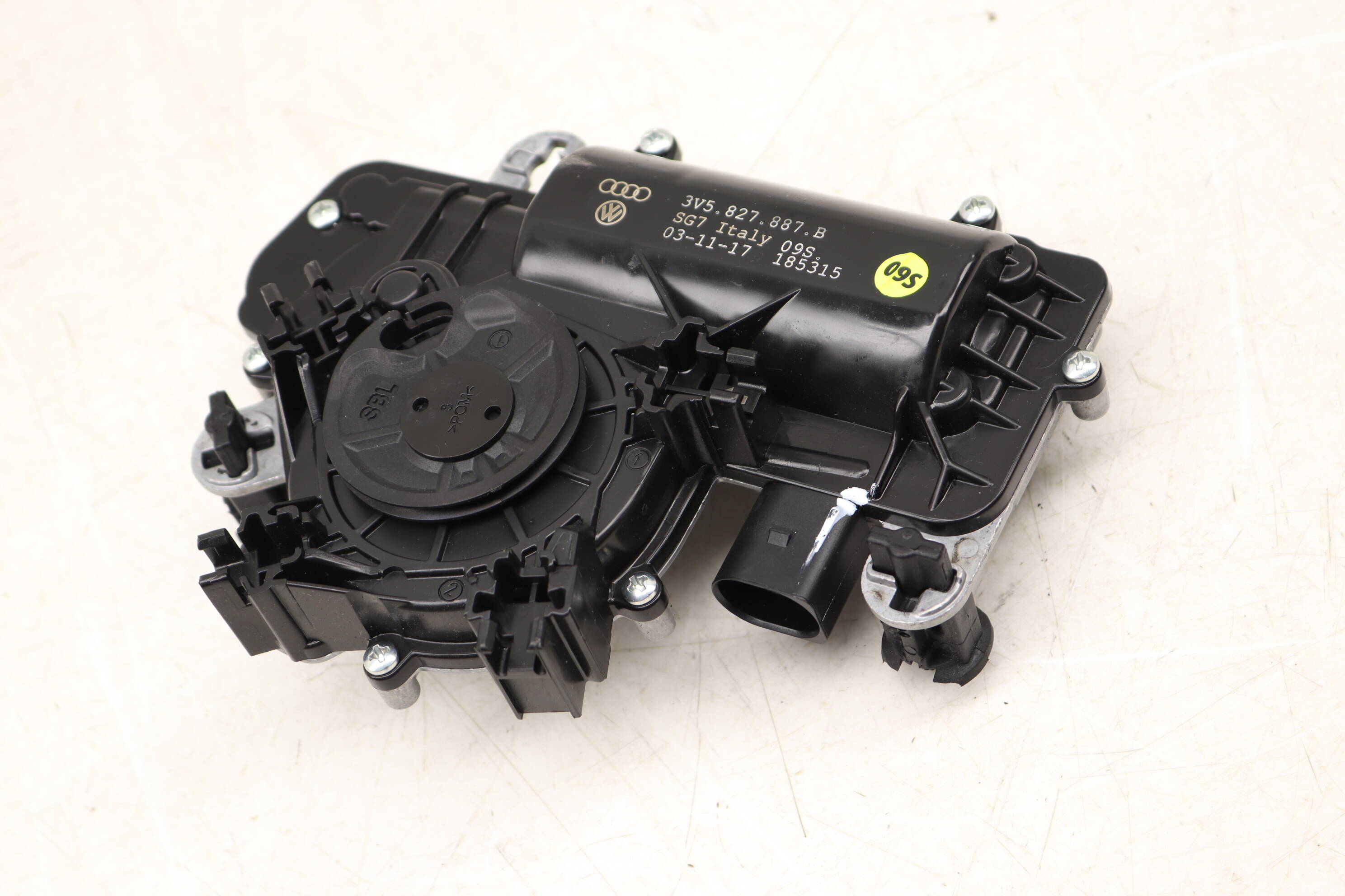 Hatch / Trunk Lid Motor 3V5827887B