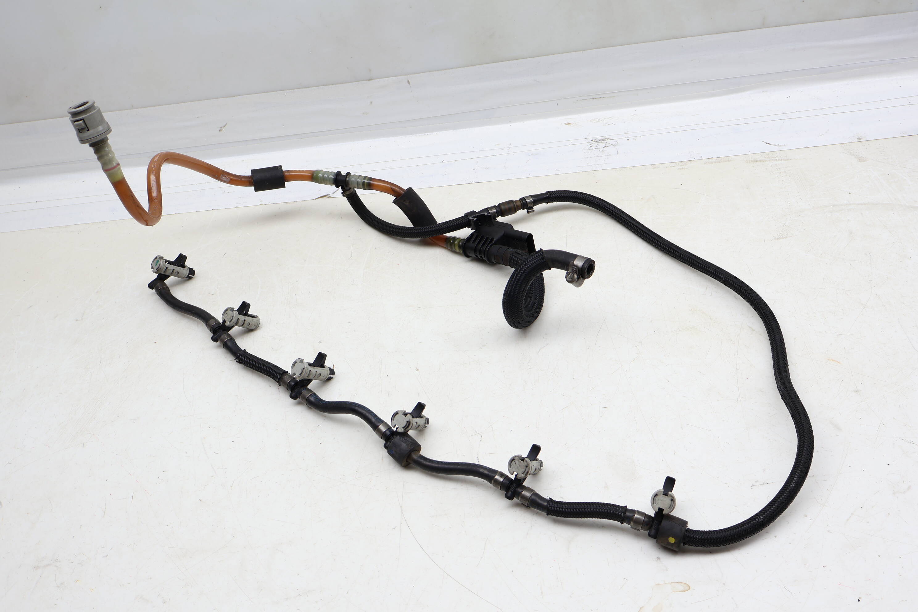 Fuel&#x20;Injector&#x20;Oil&#x20;Line&#x20;&#x2F;&#x20;Hose&#x20;13537799869