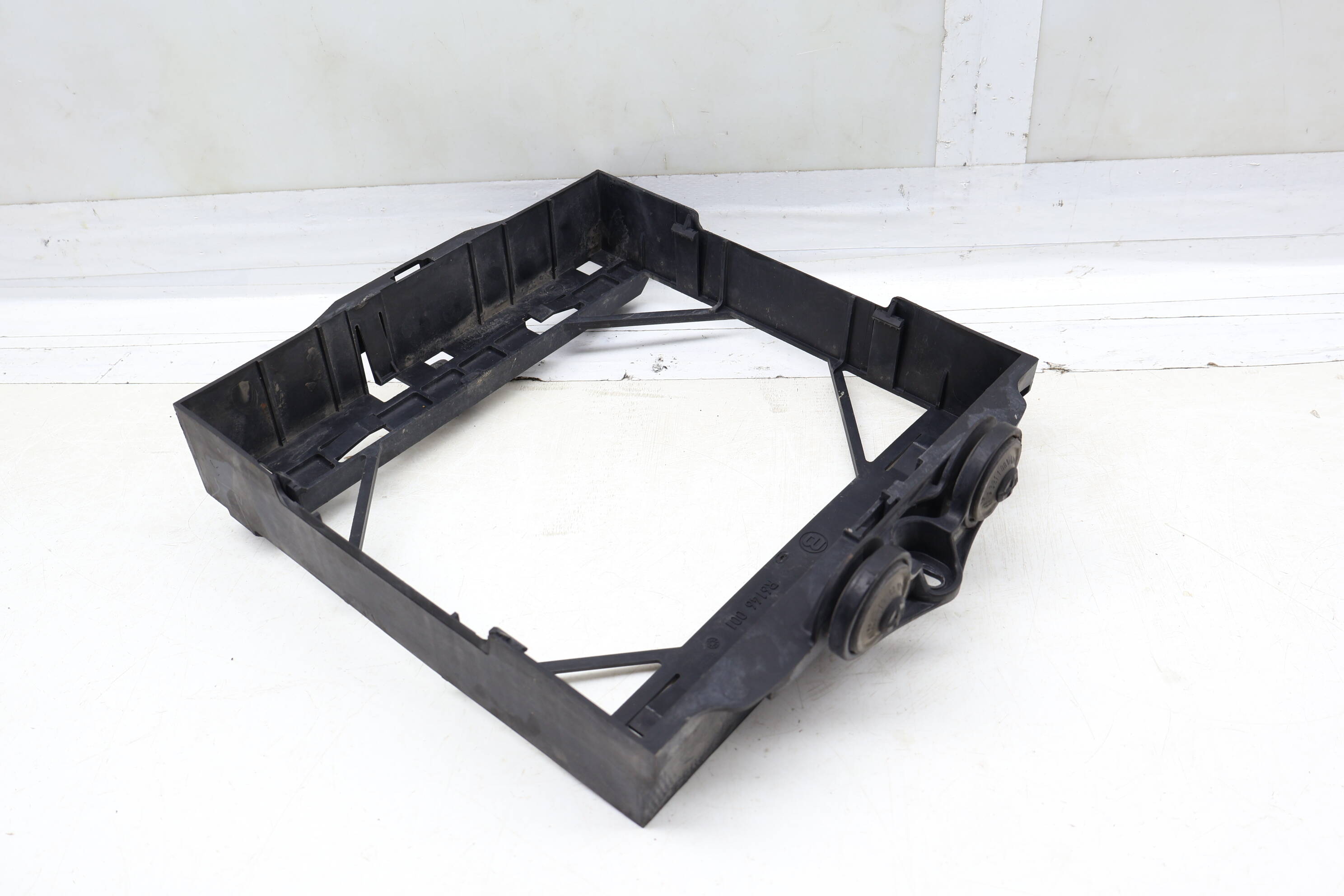 Auxiliary Radiator Cover / Bracket 17117572543