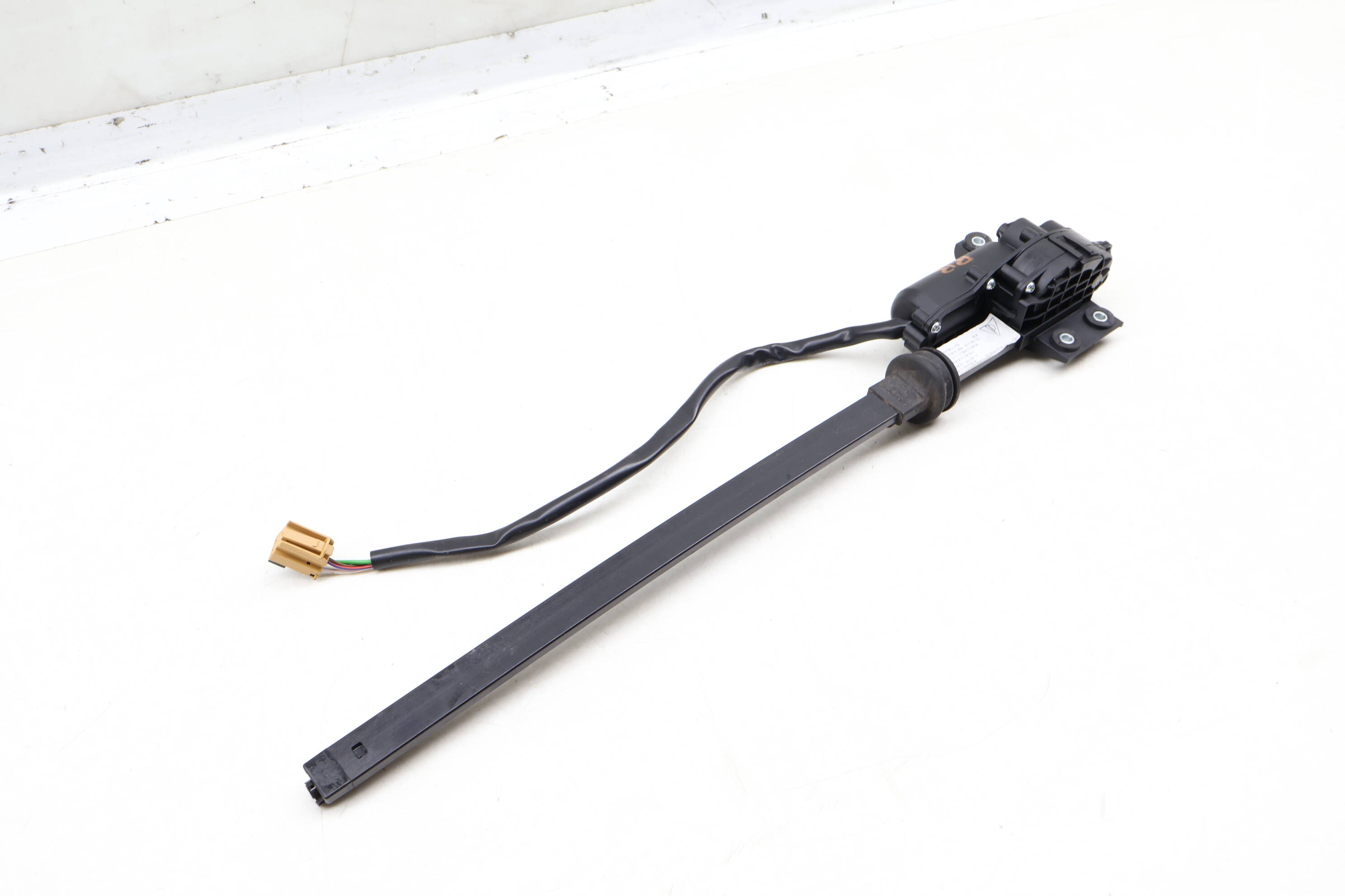 Door&#x20;Sun&#x20;Shade&#x20;Motor&#x20;&#x2F;&#x20;Drive&#x20;Unit&#x20;7P5861318B&#x20;95853631801