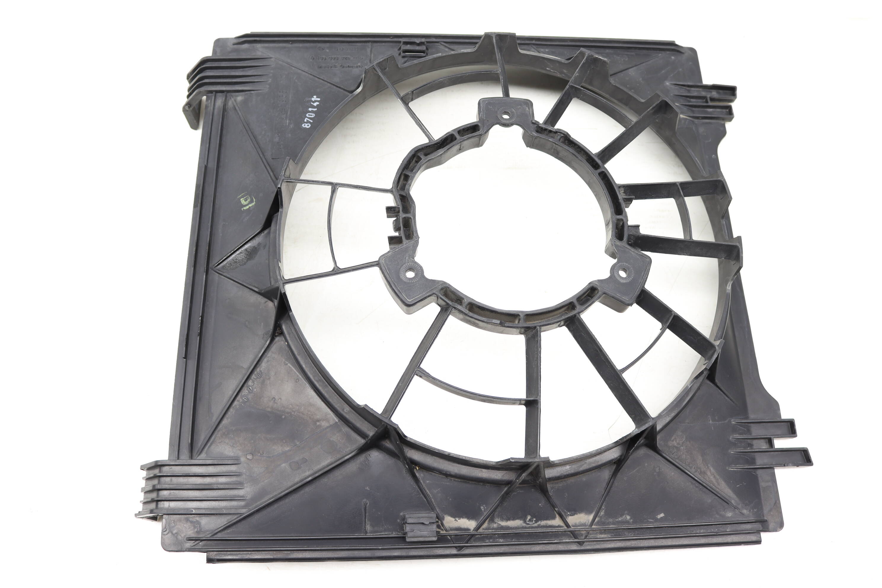 Electric&#x20;Fan&#x20;Housing&#x20;&#x2F;&#x20;Shroud&#x20;99662403501
