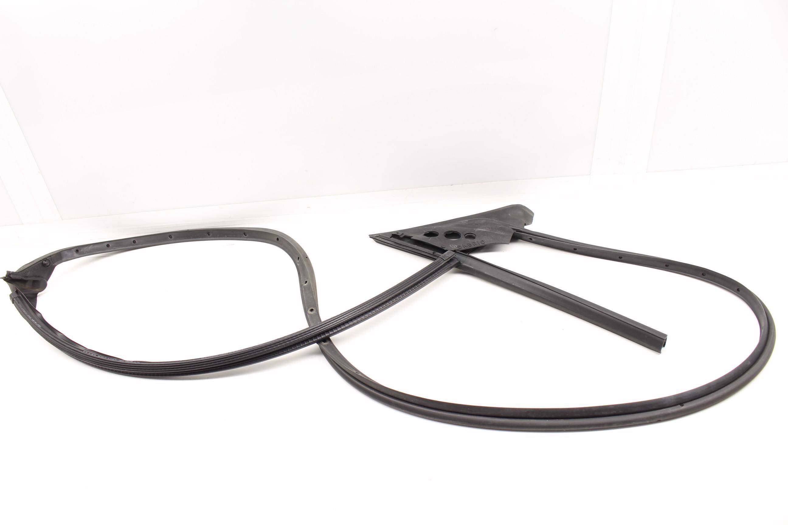 Convertible Outer Door Seal / Weather Stripping 8F0837911C