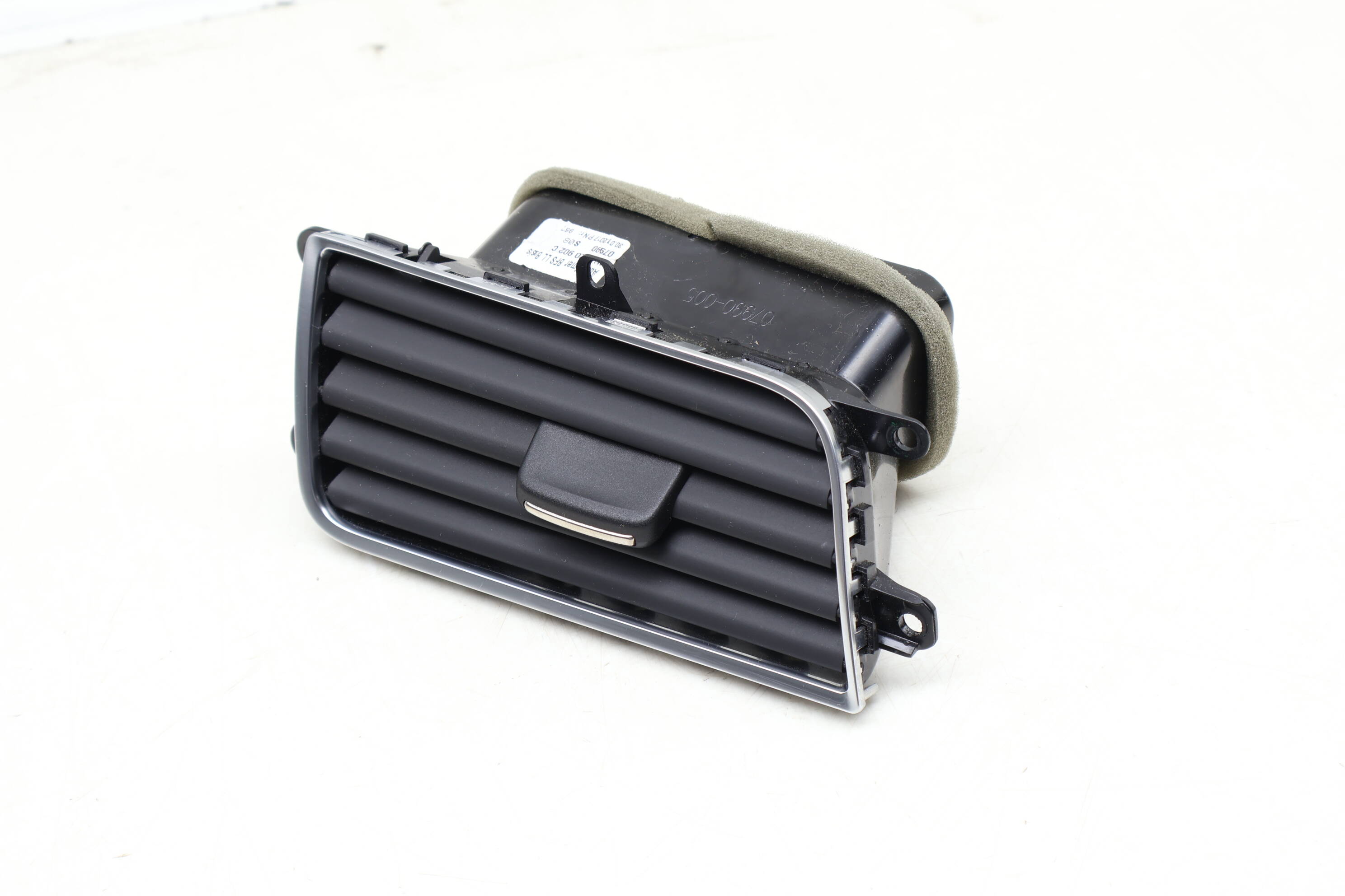 Dash Air Vent 4H1820902C