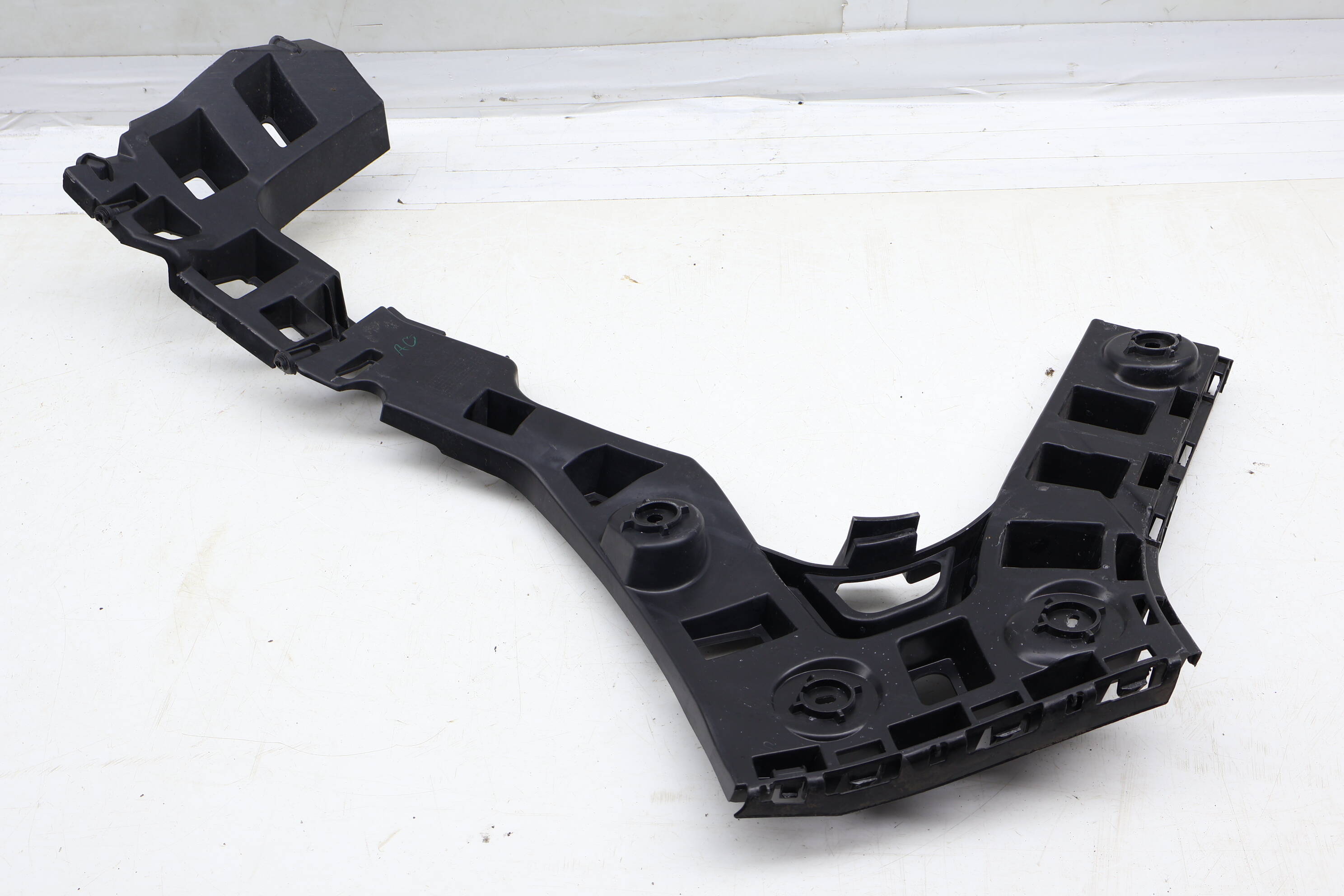 Side Bumper Guide / Mount Bracket 3CM807393C