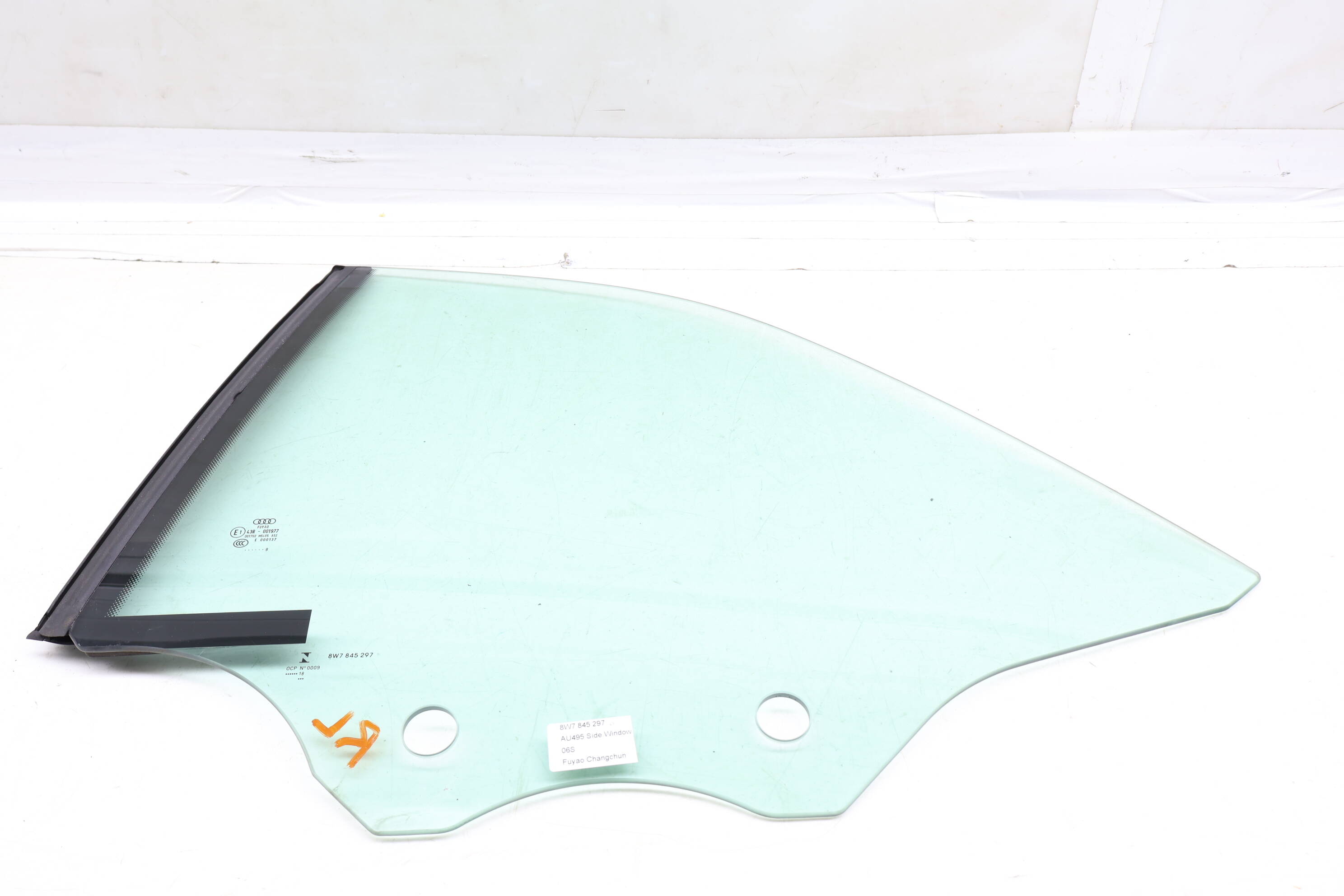 Side Quarter Window / Glass 8W7845297