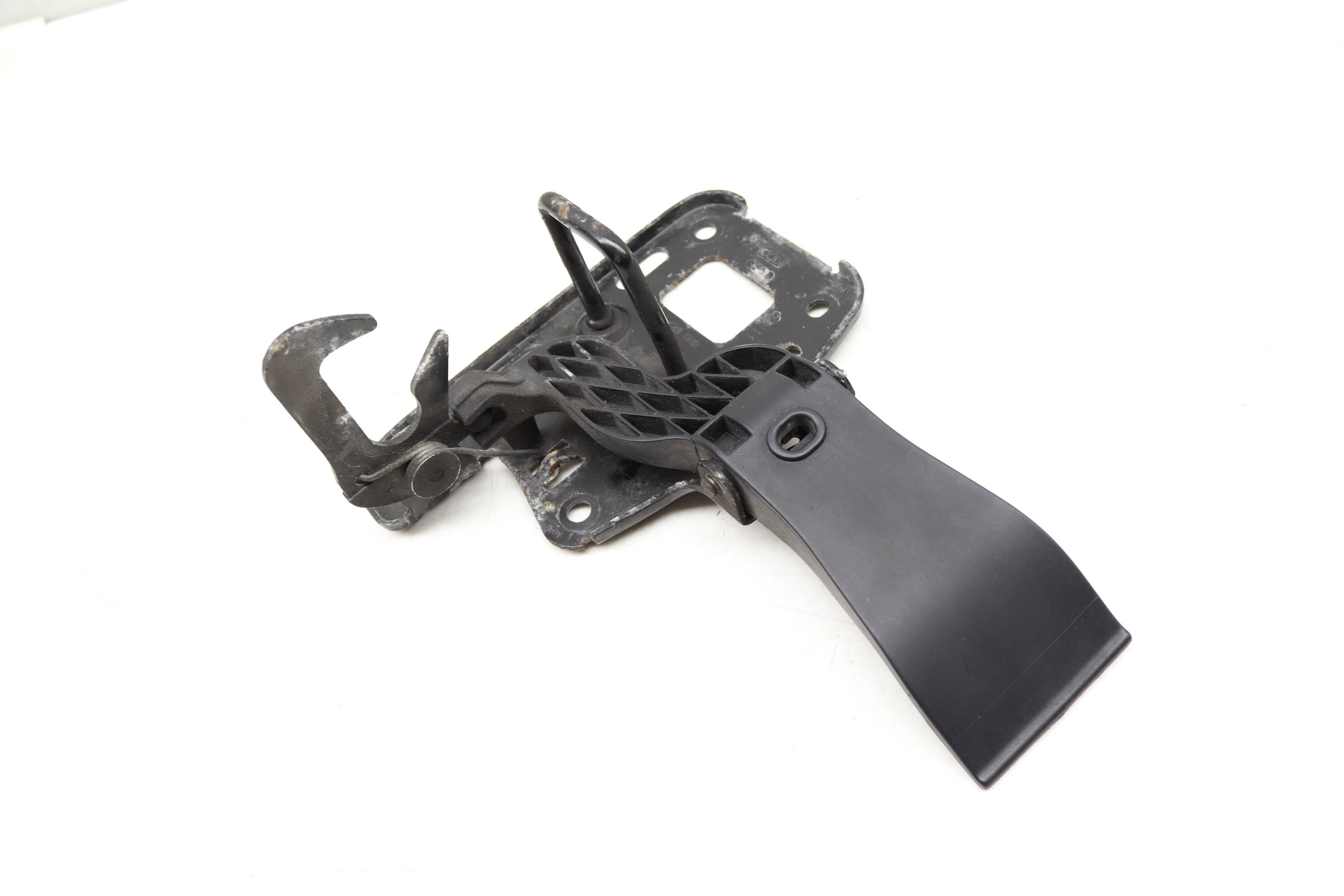 Upper Hood Latch / Lever 8R0823480A