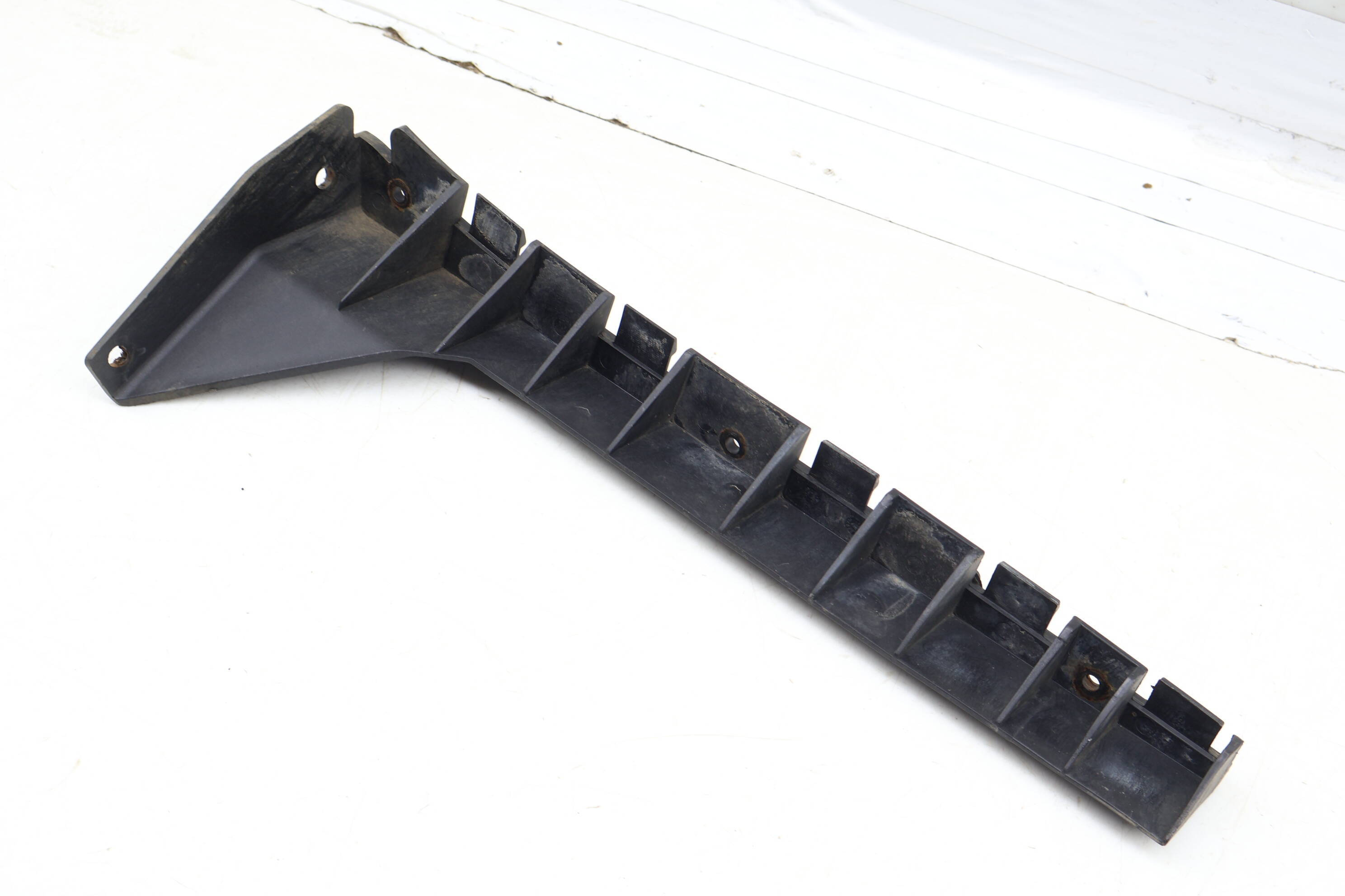 Bumper Mount / Guide Bracket 4E0807571A