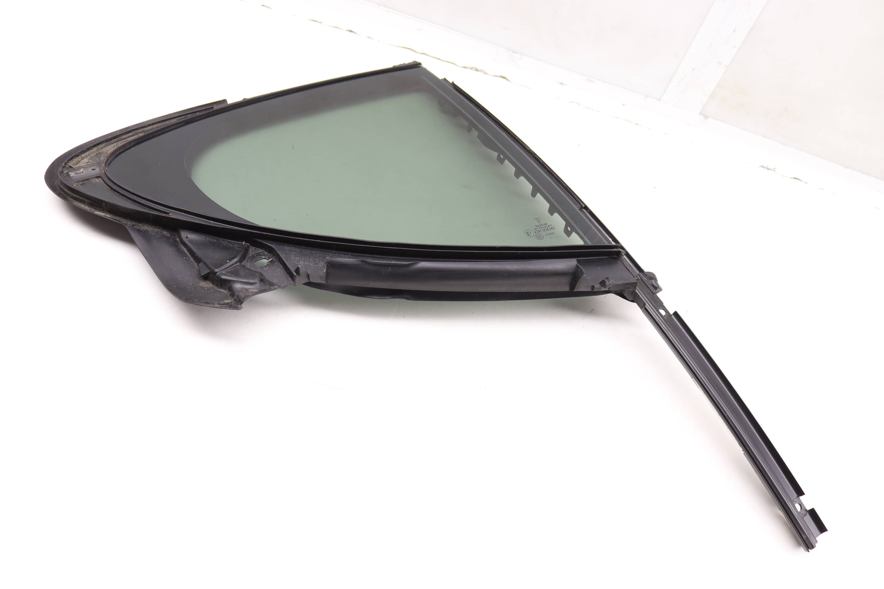 Side Door Window Quarter Glass 97054431212