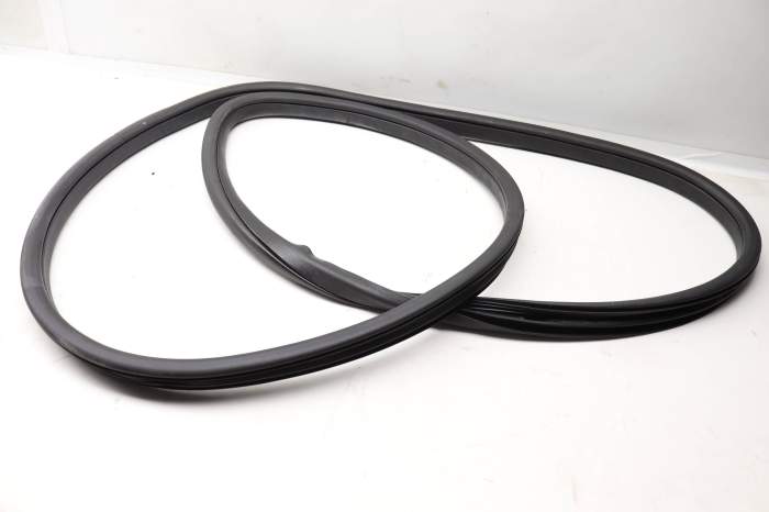 Door Seal / Weather Stripping (Inner) FK7220708A main product photo