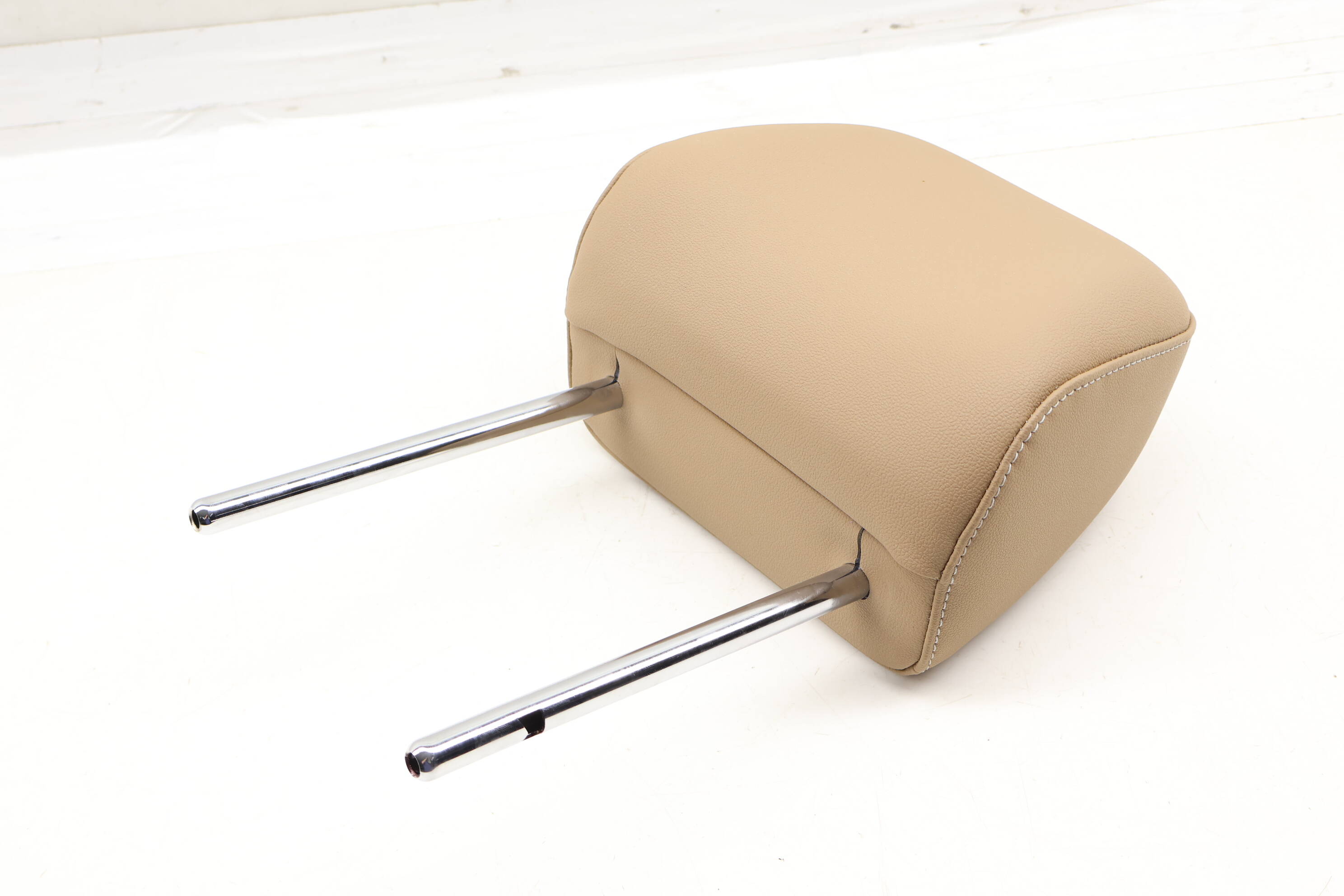 2Nd Row Headrest / Head Rest 3CN885901E