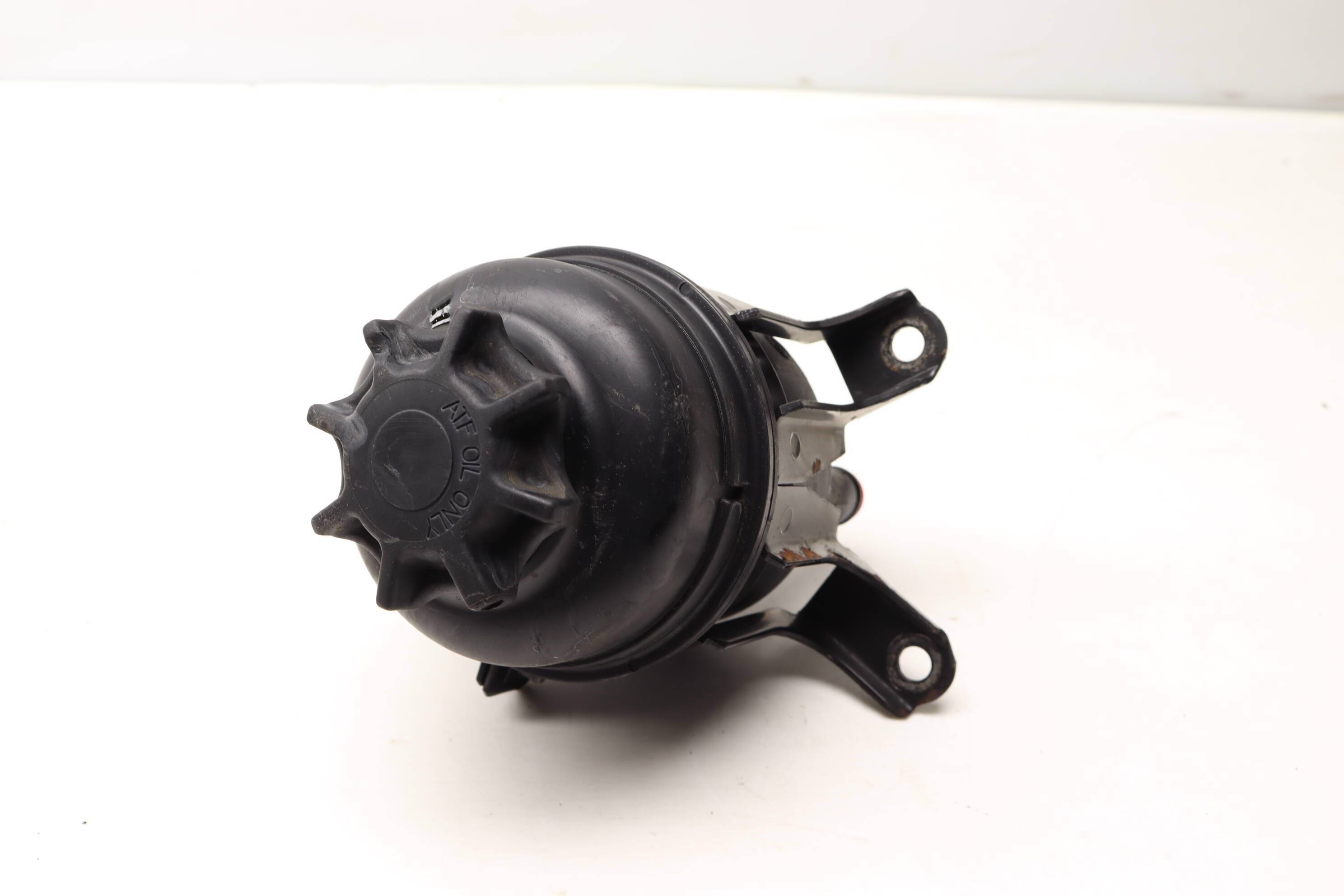 Power&#x20;Steering&#x20;Fluid&#x20;Reservoir&#x20;&#x2F;&#x20;Tank&#x20;32411097164