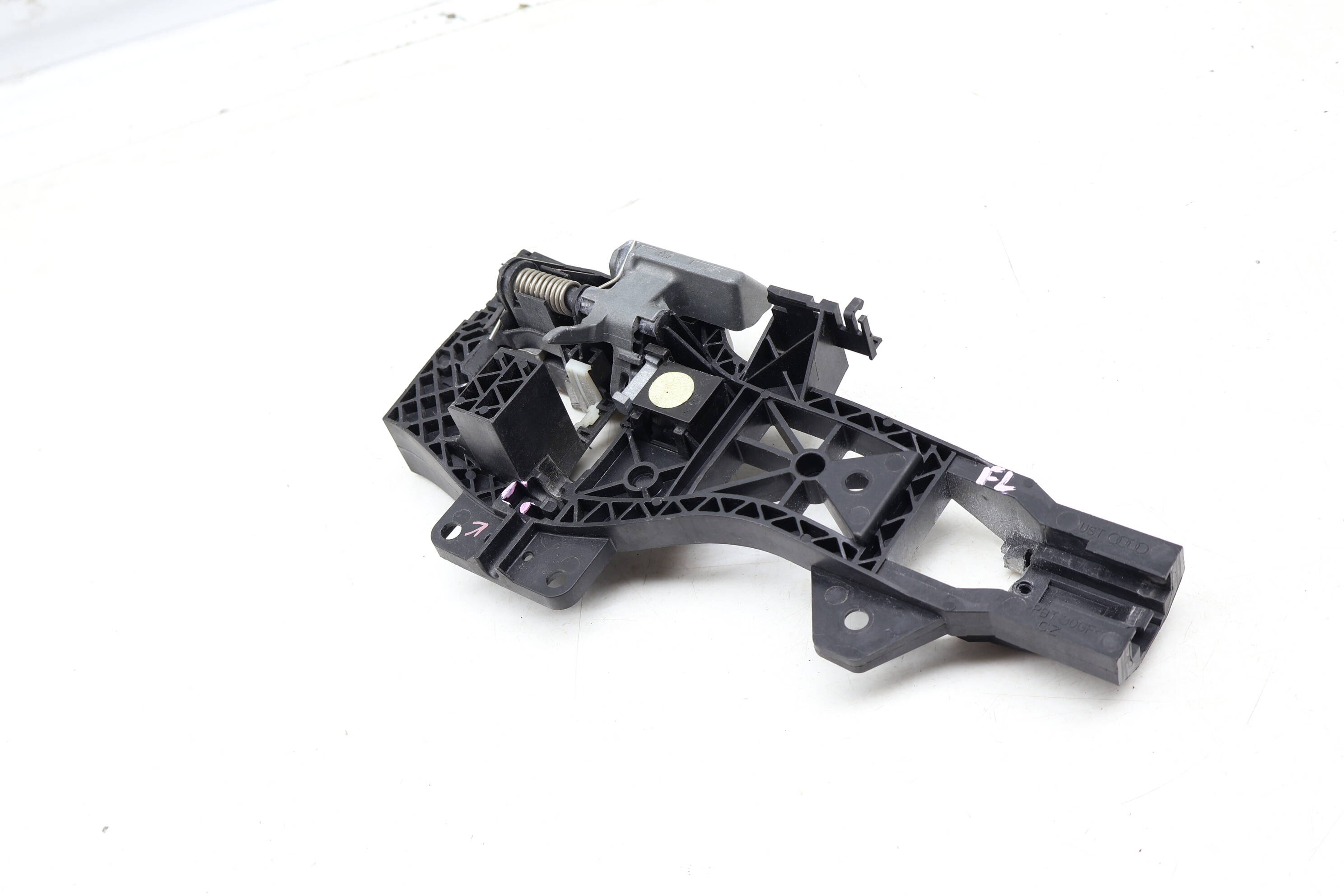 Audi Front Left Exterior Door Handle Bracket (Q7) 4L1837885