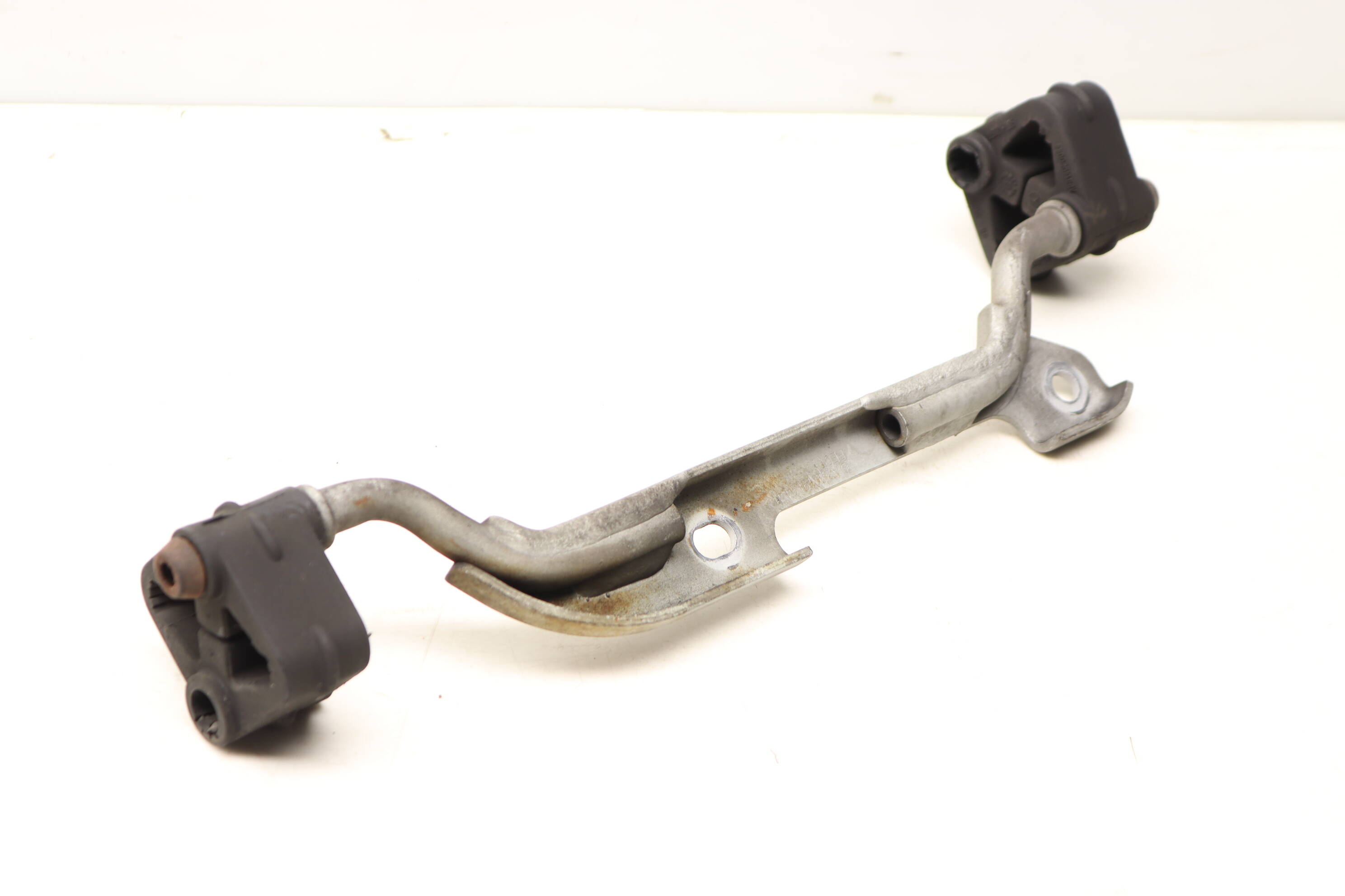 Exhaust Pipe Mount Bracket 2224910441