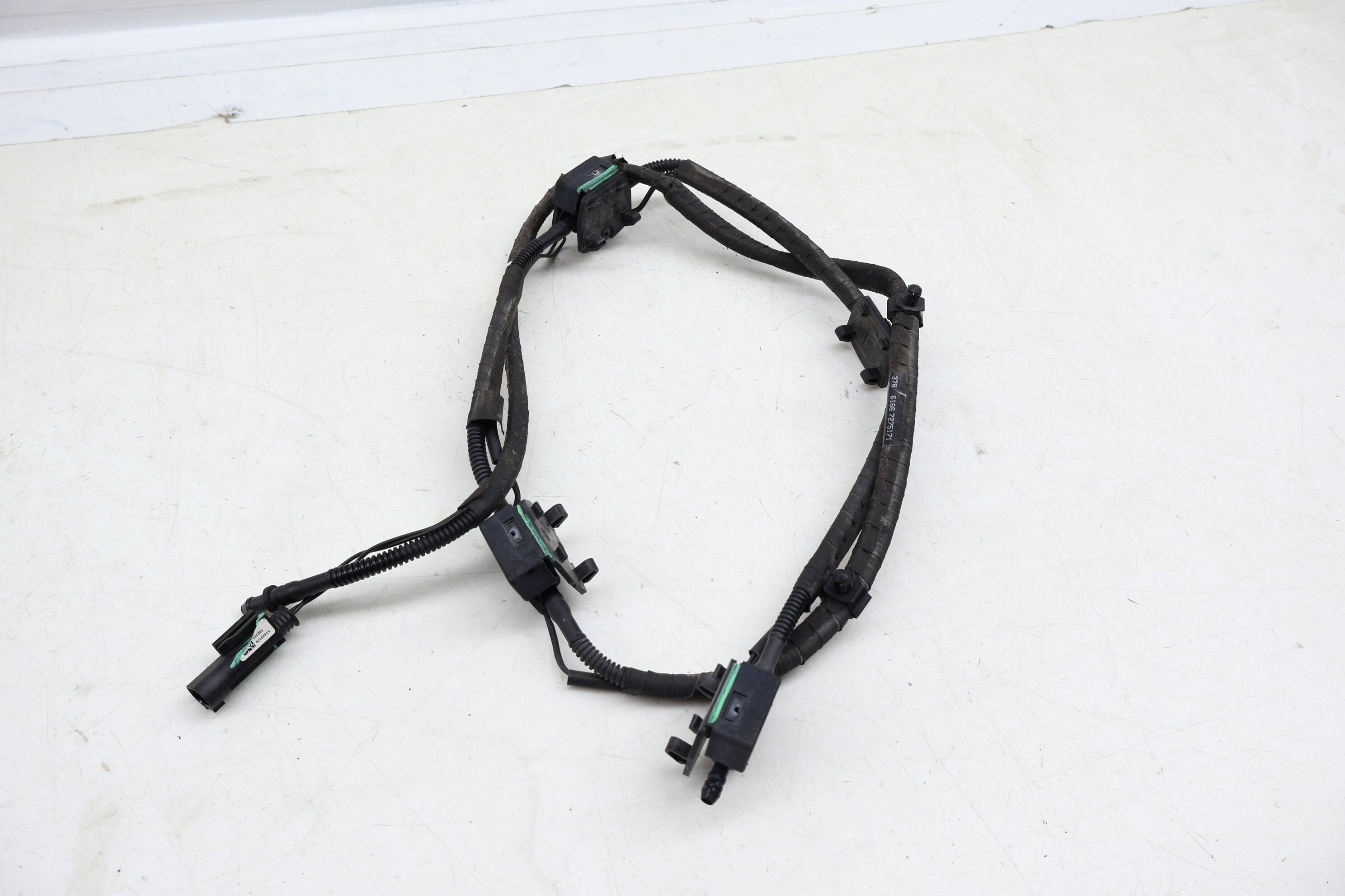 Windshield Washer Sprayer Jet / Nozzle 61667275171