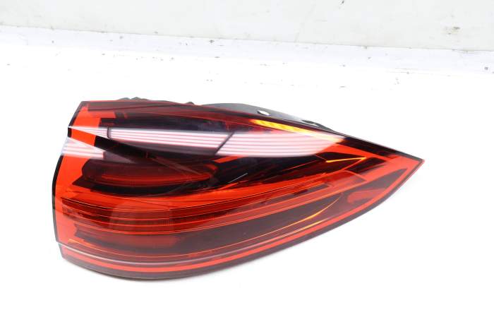 Outer Tail Light / Lamp 7P5945208R 95863106221 main product photo