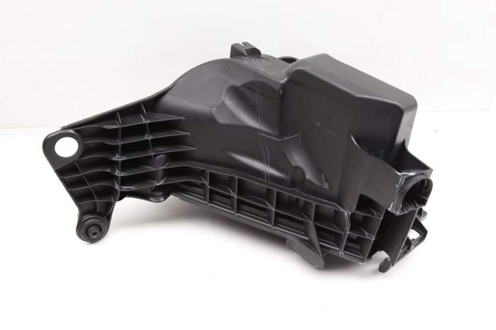 Engine Air Filter Box / Housing (Lower) 13717613822 main product photo