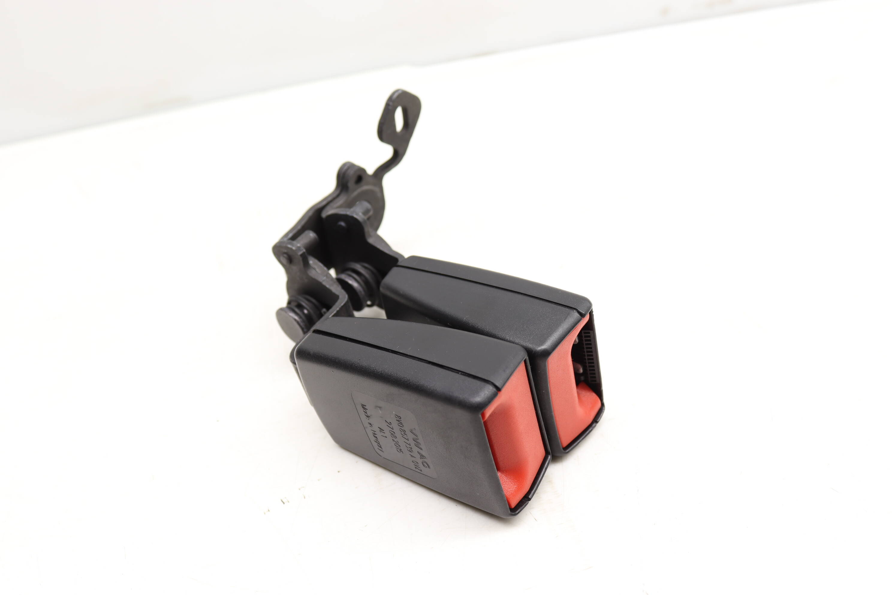 Seat Belt Double Buckle / Receiver 8V0857739A